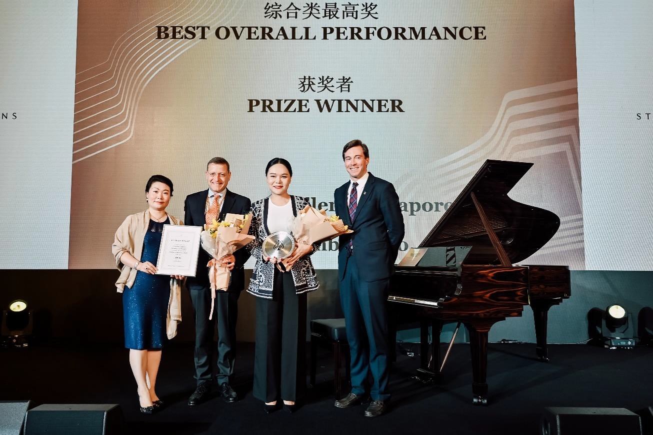 Bà Wei Wei, Chủ tịch Steinway Châu Á-Thái Bình Dương.  Ông Alexander C. Melchers, Giám đốc Điều hành C. Melchers GmbH & Co. Bà Celine Goh, Giám đốc Điều hành Kinh doanh Steinway của Tập đoàn Melchers.  Ông Benjamin Steiner, Giám đốc điều hành của Steinway & Sons.