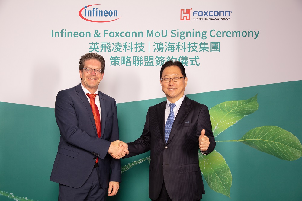 Infineon Technologies ký MoU với Foxconn để hợp tác phát triển xe điện và CIS Peter Schiefer (Chủ tịch Bộ phận Ô tô của Infineon), Jun Seki (Giám đốc Chiến lược về Xe điện của Foxconn) (Từ trái sang phải)
