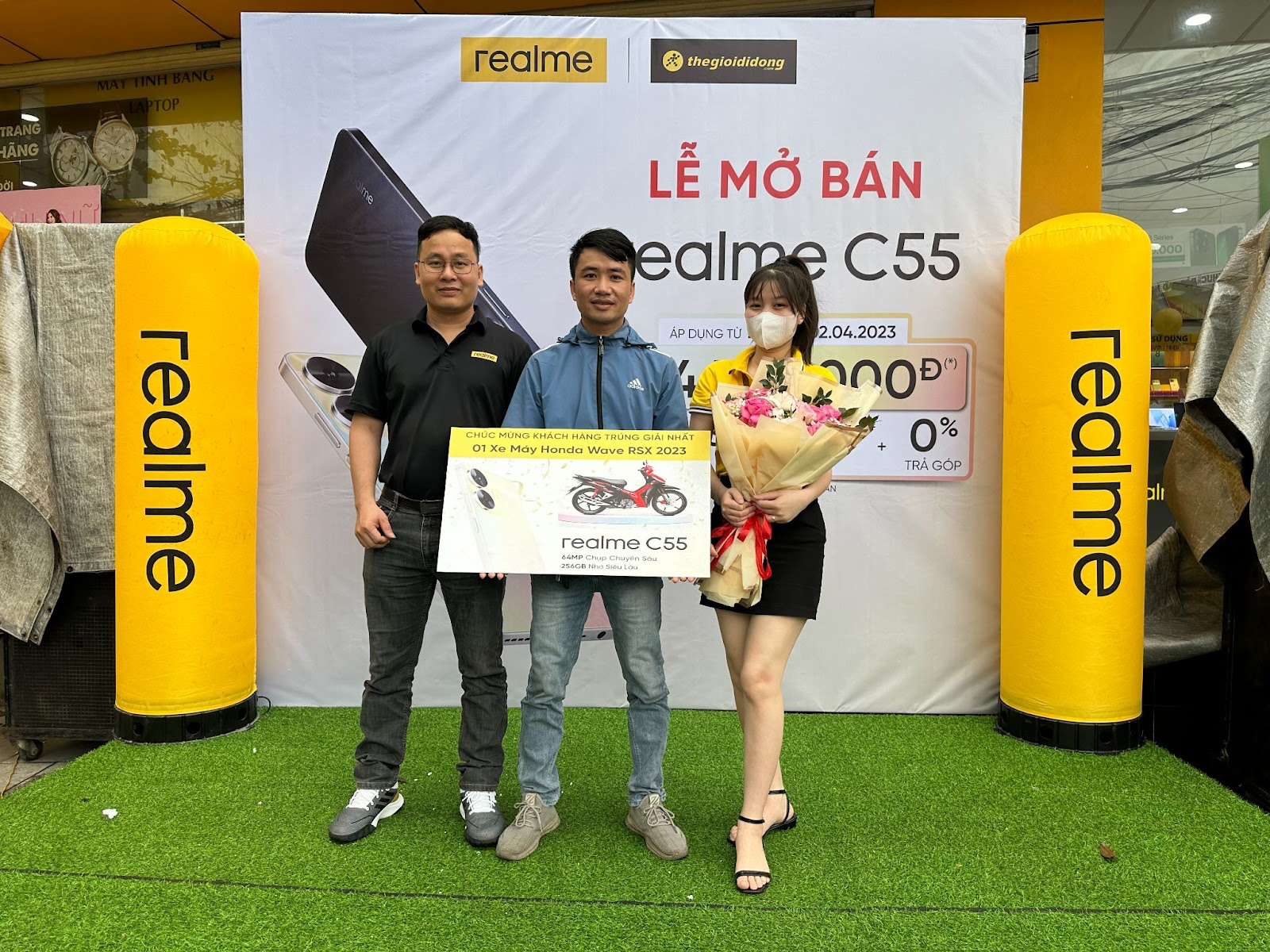 Realme trao giải đặc biệt “Mua Dế Mới - Nhận Xế Mới” TechTimes Vietnam Anh Vĩnh chia sẻ niềm vui khi mua được realme C55 ưng ý trúng ngay Honda Wave RSX