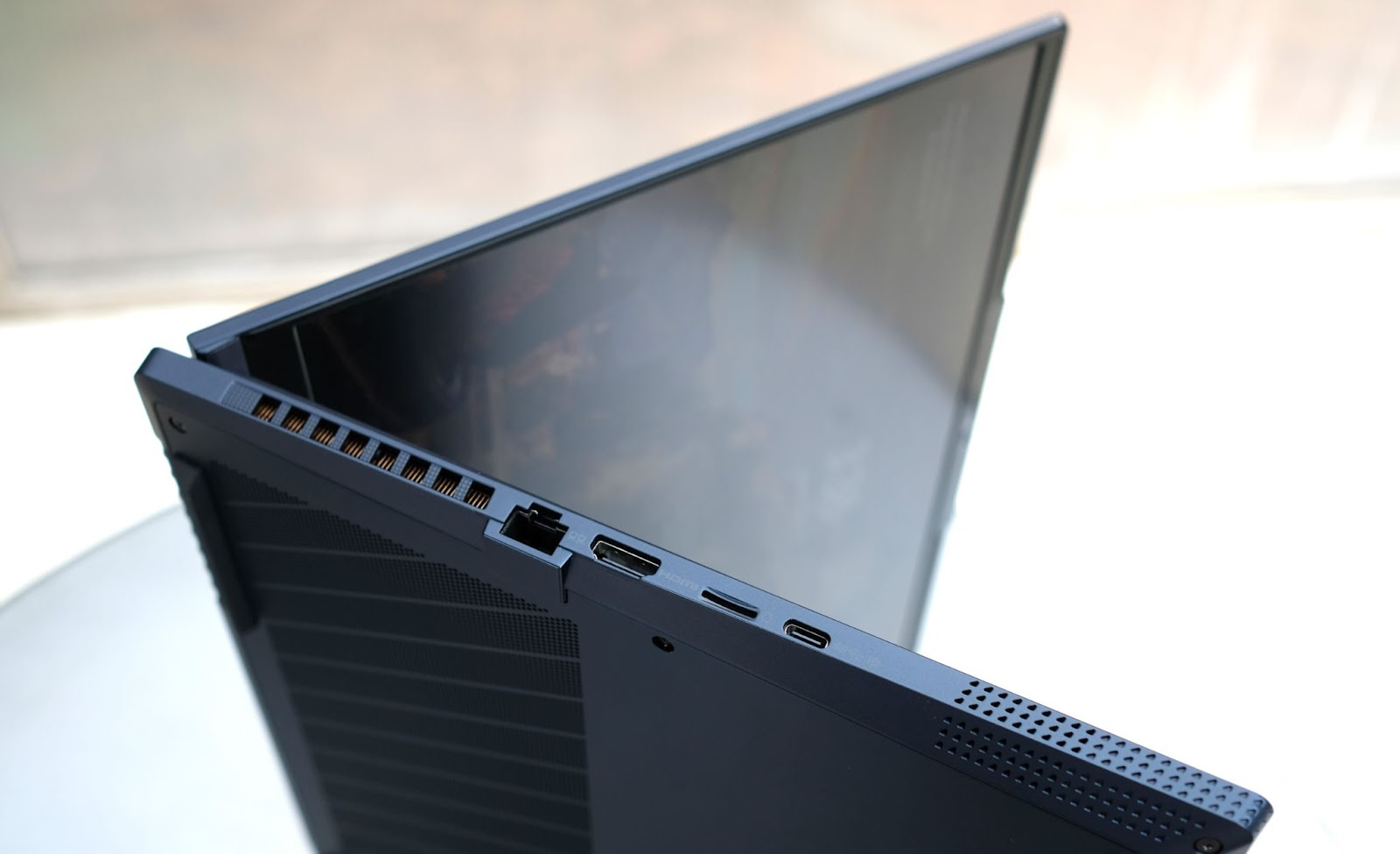 image 51 TechTimes Vietnam Đánh giá MSI Stealth 16 Studio A13V: Cấu hình "khủng long" bên trong một thân hình gọn nhẹ
