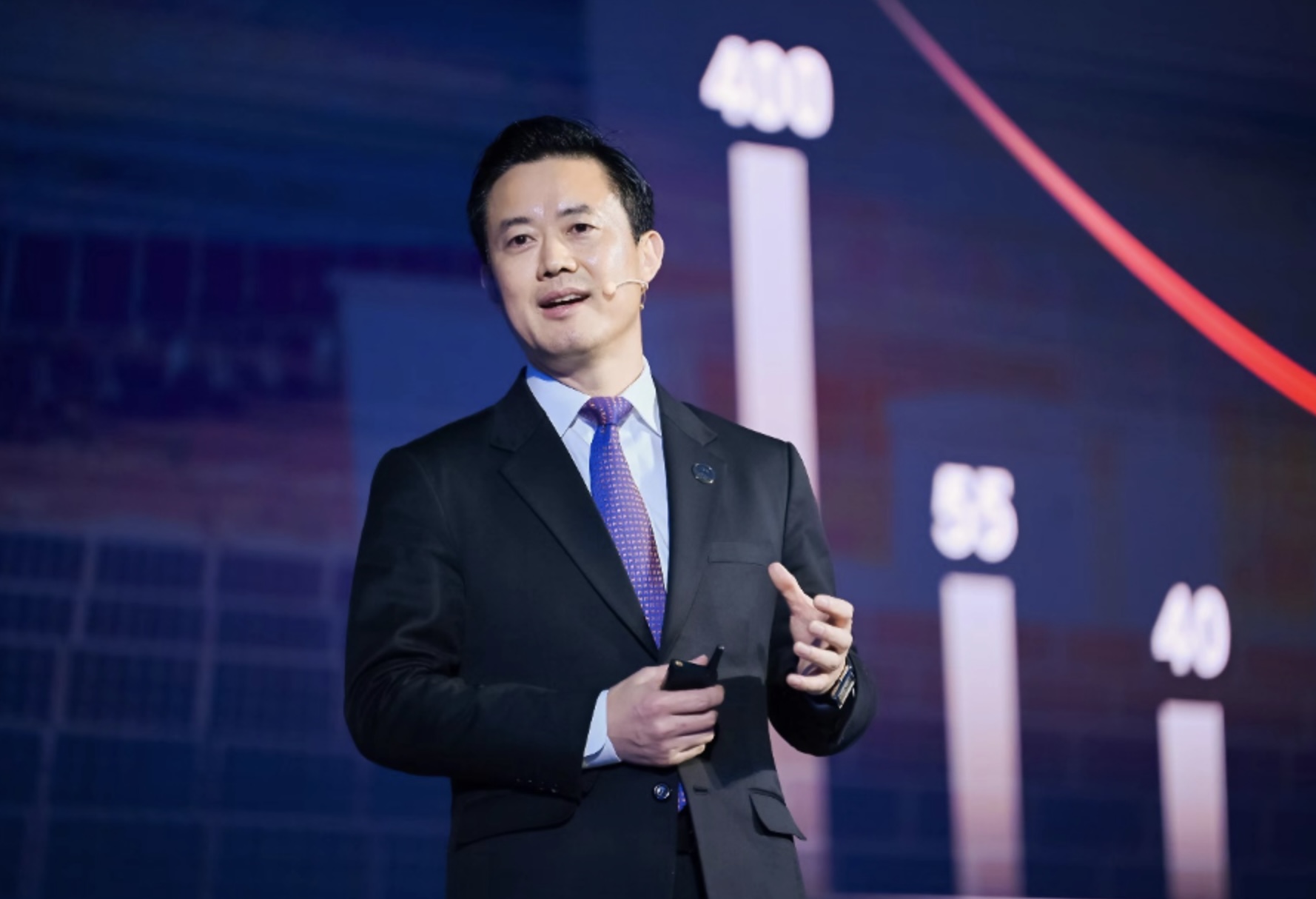 Ông Charles Yang, Chủ tịch Tiếp thị, Bán hàng và Dịch vụ Toàn cầu của Huawei Digital Power chia sẻ tại sự kiện