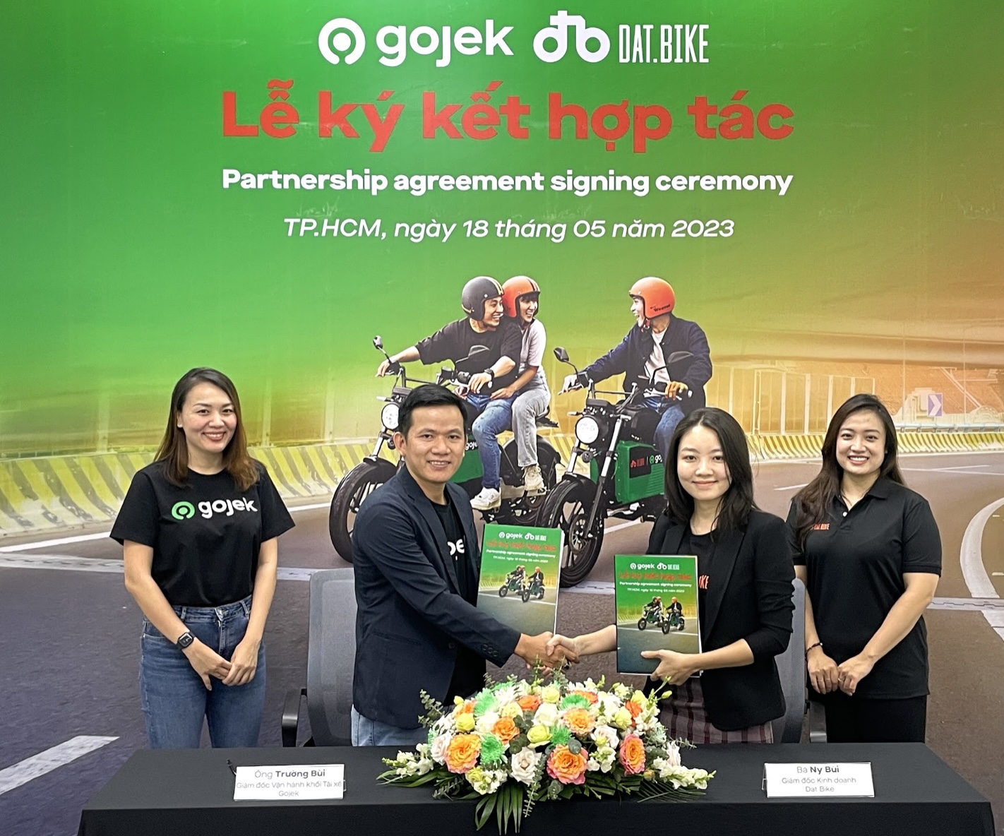 Gojek hợp tác với Dat Bike để thí điểm dịch vụ xe máy điện