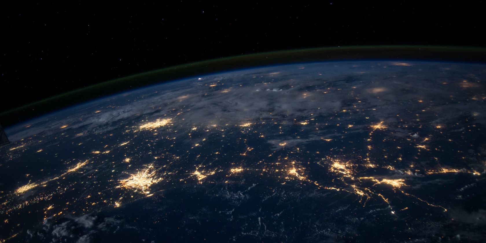 Cách cài đặt và thiết lập Snort IDS trên Linux để bảo mật mạng của bạn image of earth from outer space