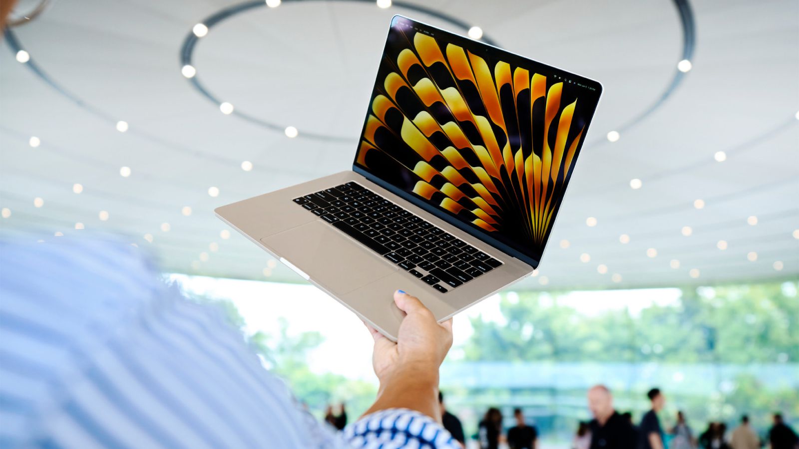 Apple thảo luận về thiết kế của MacBook Air 15 inch trong cuộc phỏng vấn mới Apple thảo luận về thiết kế của MacBook Air 15 inch trong cuộc phỏng vấn mới