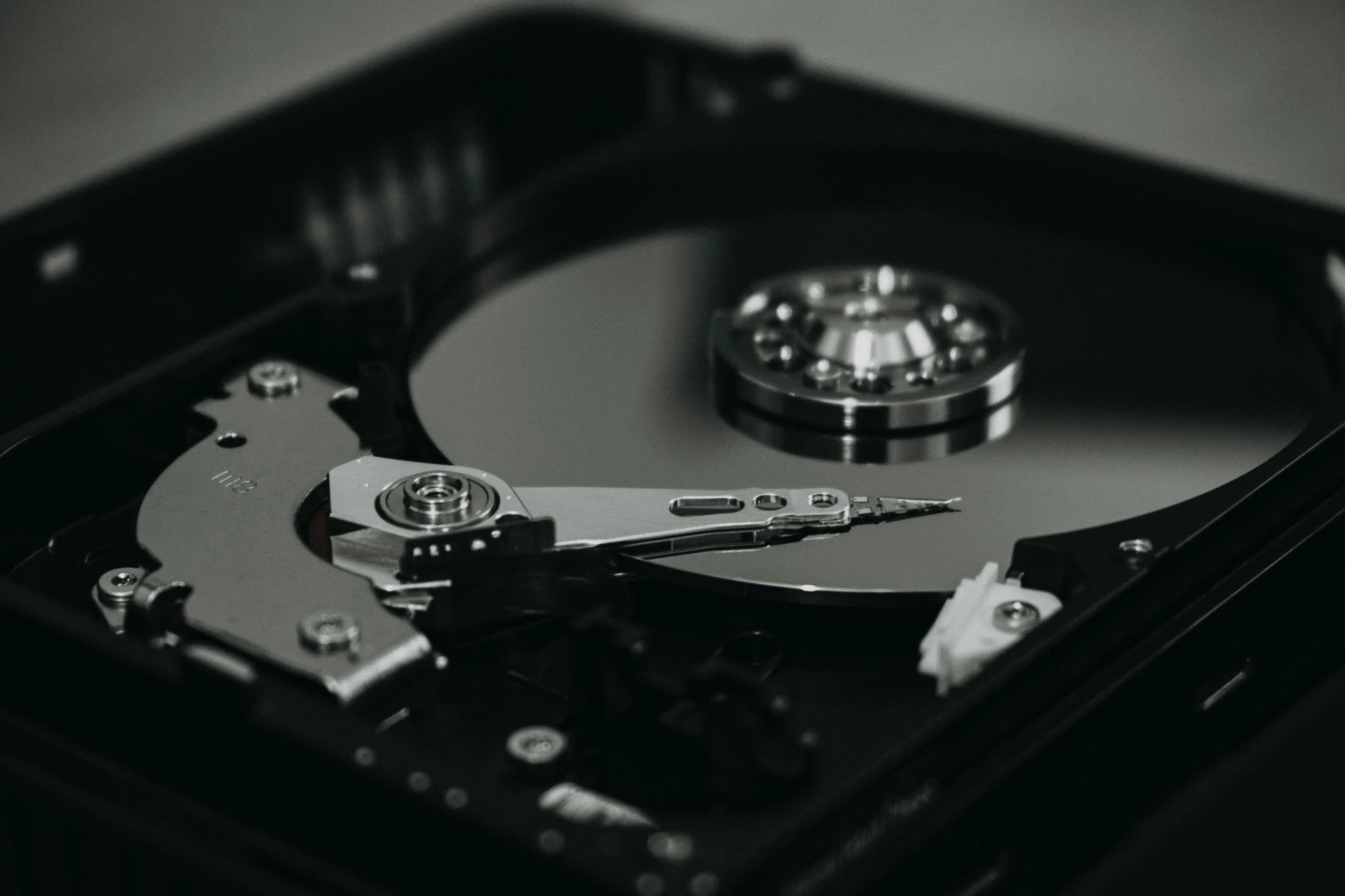 Western Digital hy vọng sẽ phát hành ổ đĩa HAMR trong vòng 1,5 năm tới Western Digital hopes to release HAMR drives within the next 1.5 years