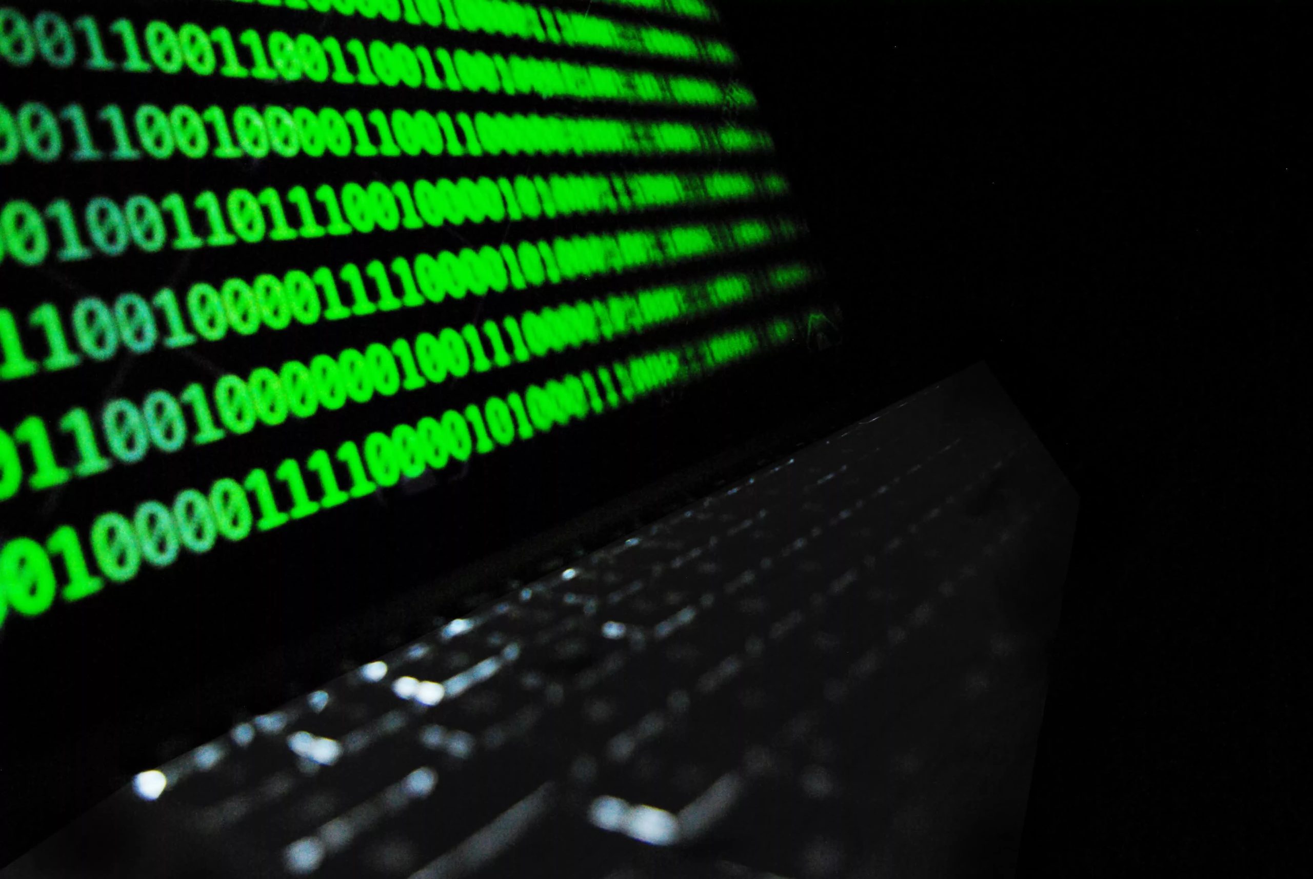 Các chuyên gia bảo mật vượt qua máy tính xách tay bị khóa BIOS chỉ bằng tuốc nơ vít Security experts bypass BIOS-locked laptop using just a screwdriver