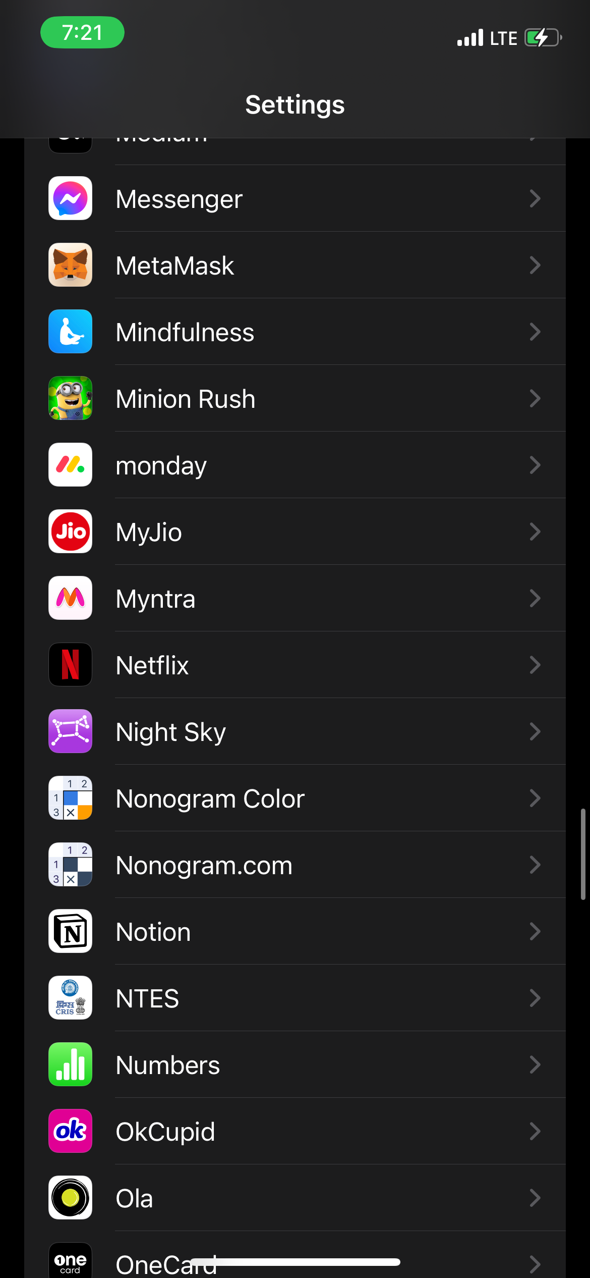 Vào Cài đặt iPhone và chọn Netflix