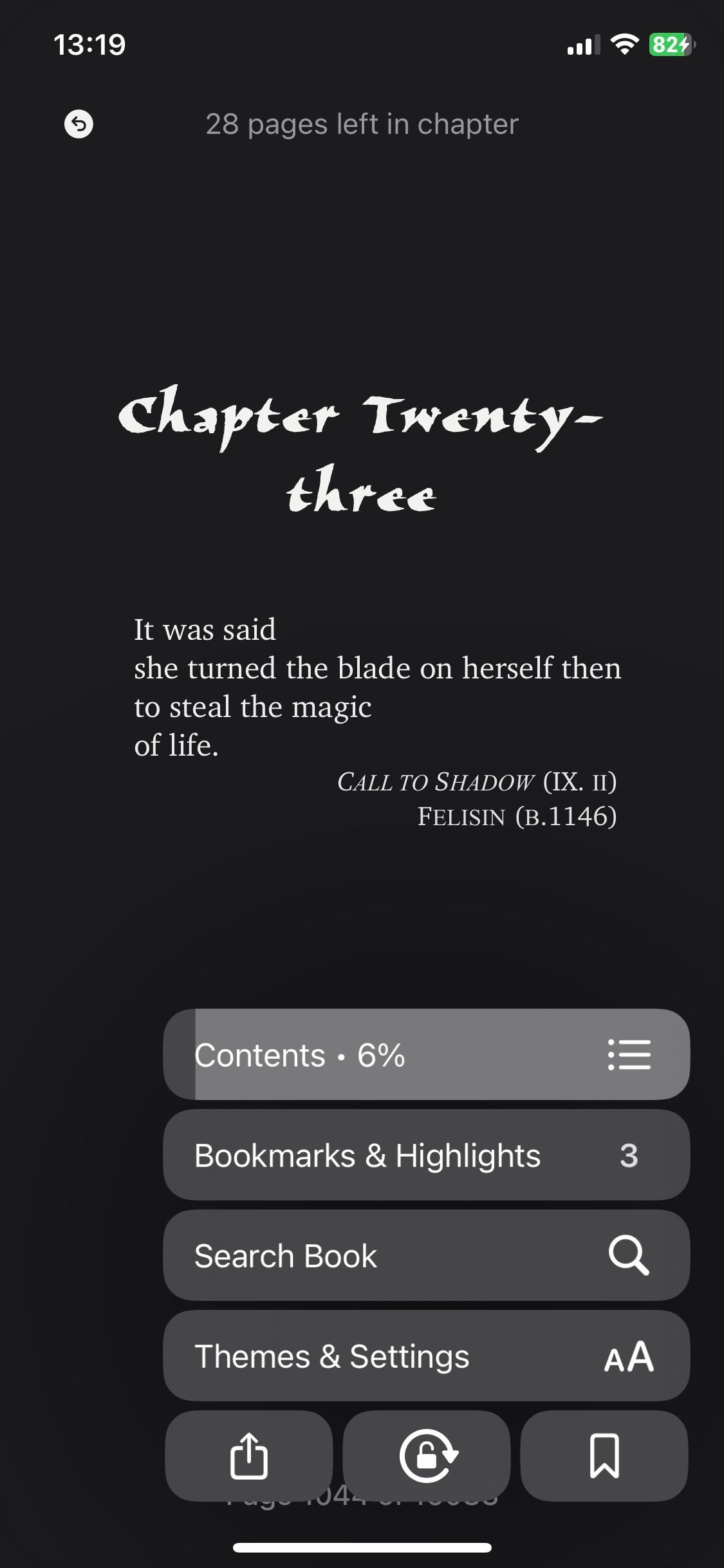 Menu trong sách của ứng dụng Sách ở cuối màn hình