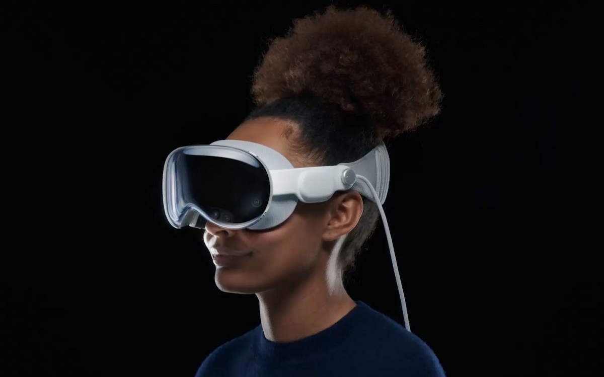 Apple có thể đang làm việc trên một tai nghe Vision Pro giá cả phải chăng hơn cho bản phát hành năm 2025 TechTimes Vietnam Apple có thể đang làm việc trên một tai nghe Vision Pro giá cả phải chăng hơn vào năm 2025