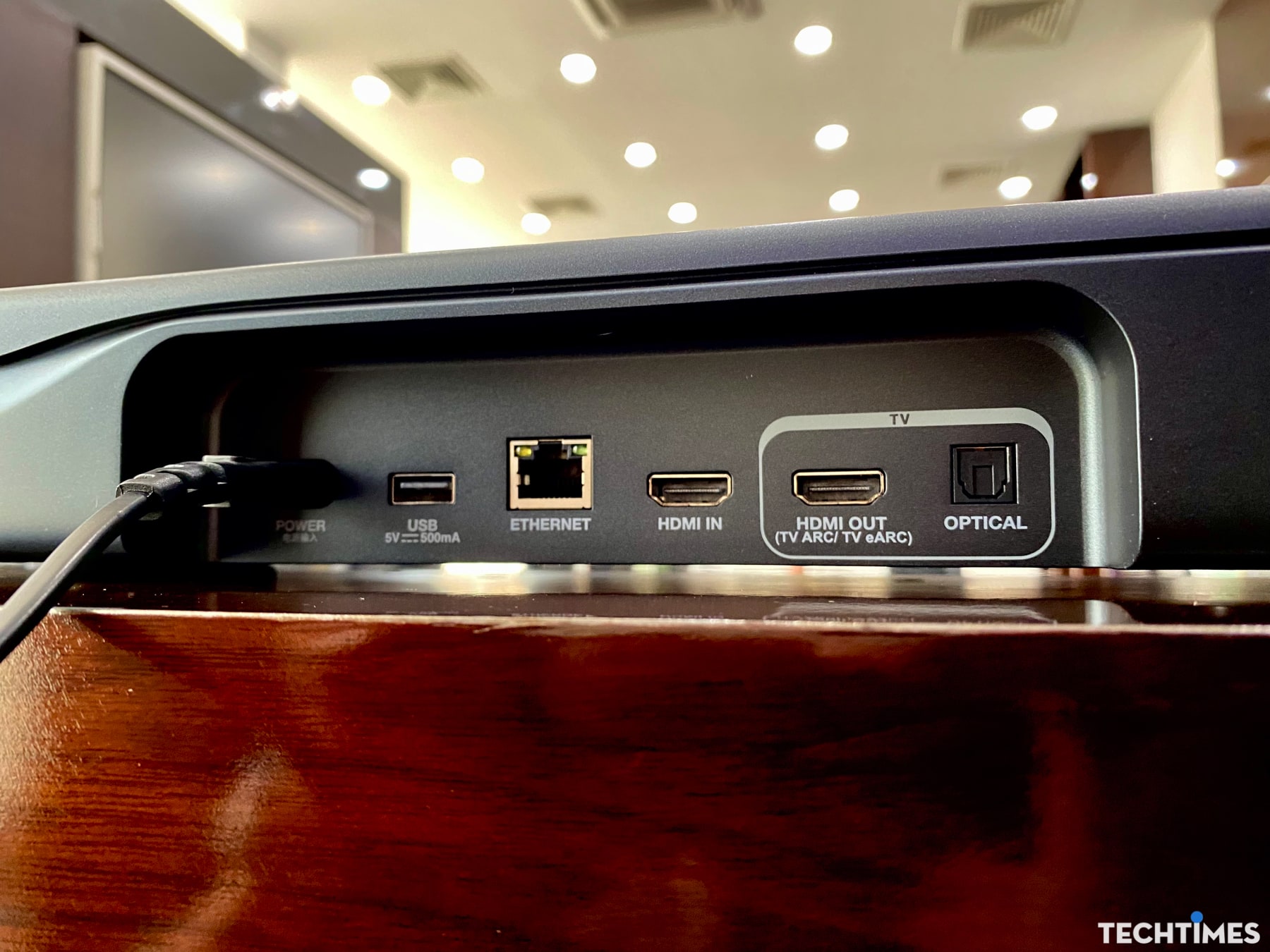 Đánh giá JBL Bar 300: Chất âm trẻ khoẻ làm sống động phòng khách của bạn TechTimes Vietnam Đánh giá JBL Bar 300: Chất âm trẻ khoẻ làm sống động phòng khách của bạn