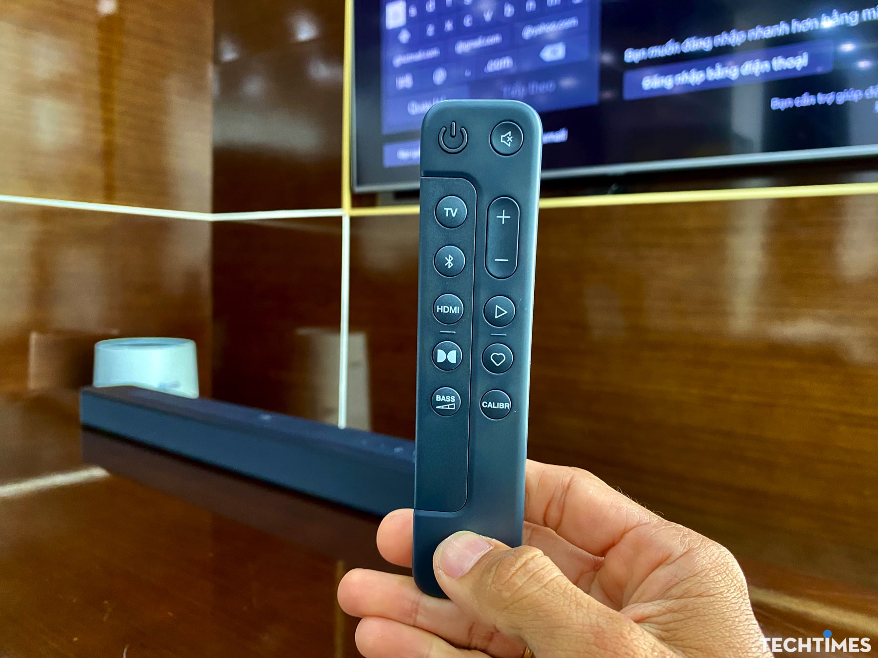 Đánh giá JBL Bar 300: Chất âm trẻ khoẻ làm sống động phòng khách của bạn TechTimes Vietnam Đánh giá JBL Bar 300: Chất âm trẻ khoẻ làm sống động phòng khách của bạn