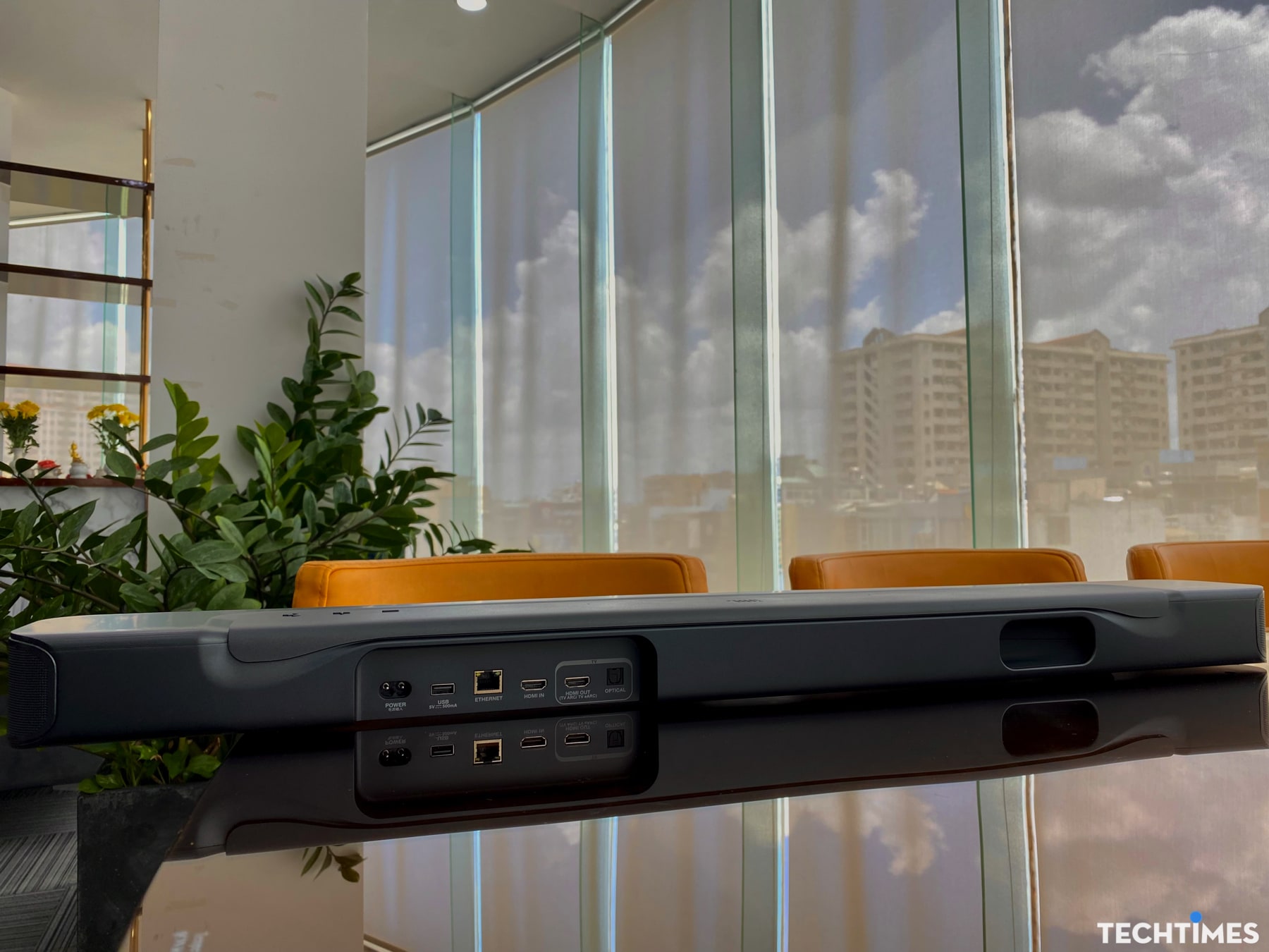 Đánh giá JBL Bar 300: Chất âm trẻ khoẻ làm sống động phòng khách của bạn TechTimes Vietnam Đánh giá JBL Bar 300: Chất âm trẻ khoẻ làm sống động phòng khách của bạn