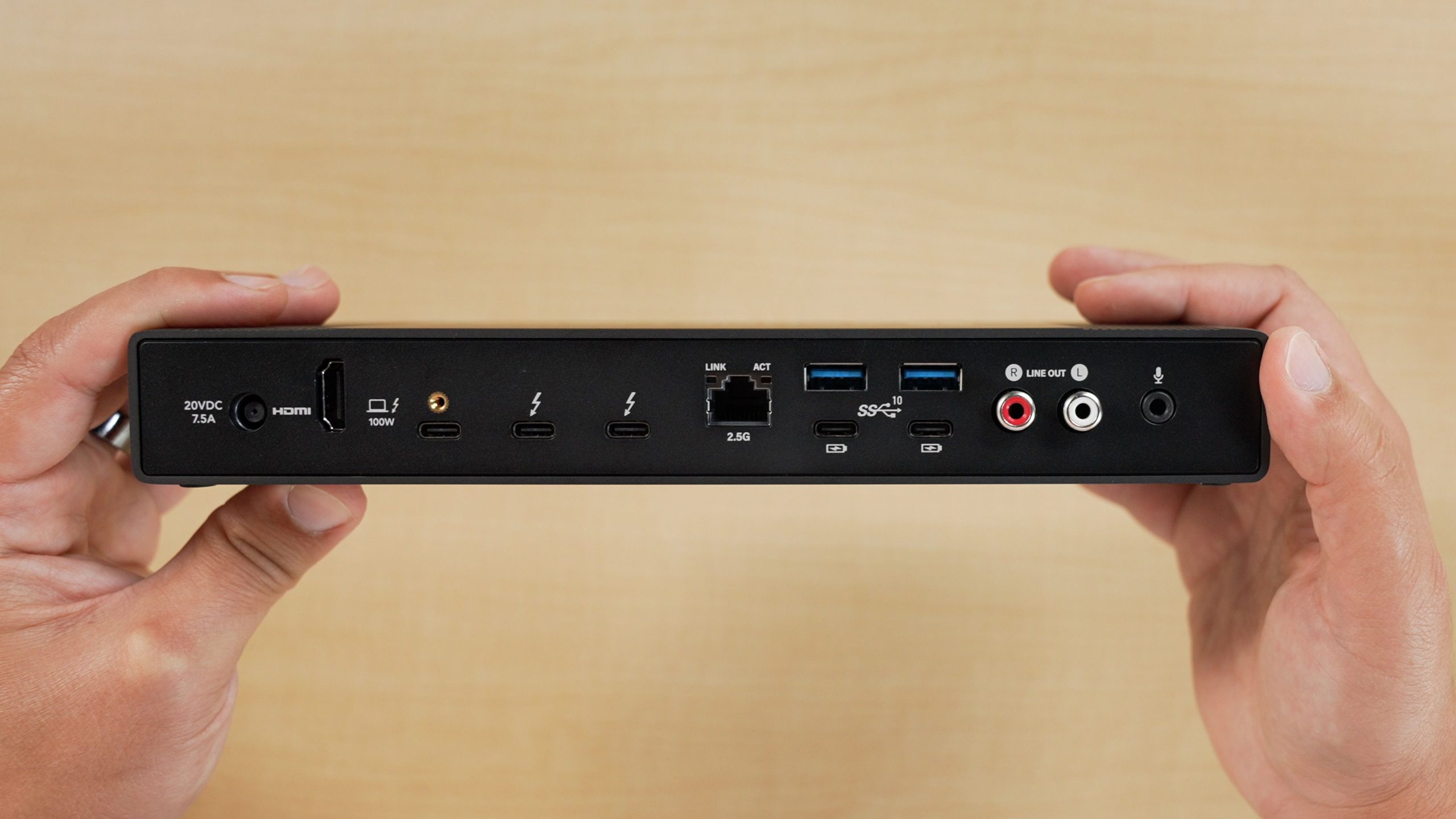 Dock Thunderbolt 4 mới nhất của Sonnet có Vỏ SSD bên trong Dock Thunderbolt 4 mới nhất của Sonnet có Vỏ SSD bên trong
