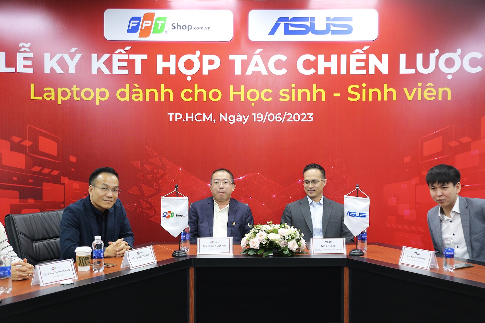 Đại diện FPT Shop và ASUS Việt Nam đã có buổi trao đổi về định hướng cho nhóm sản phẩm laptop chủ lực dành cho học sinh, sinh viên, giáo viên để sẵn sàng bước vào mùa Back To School 