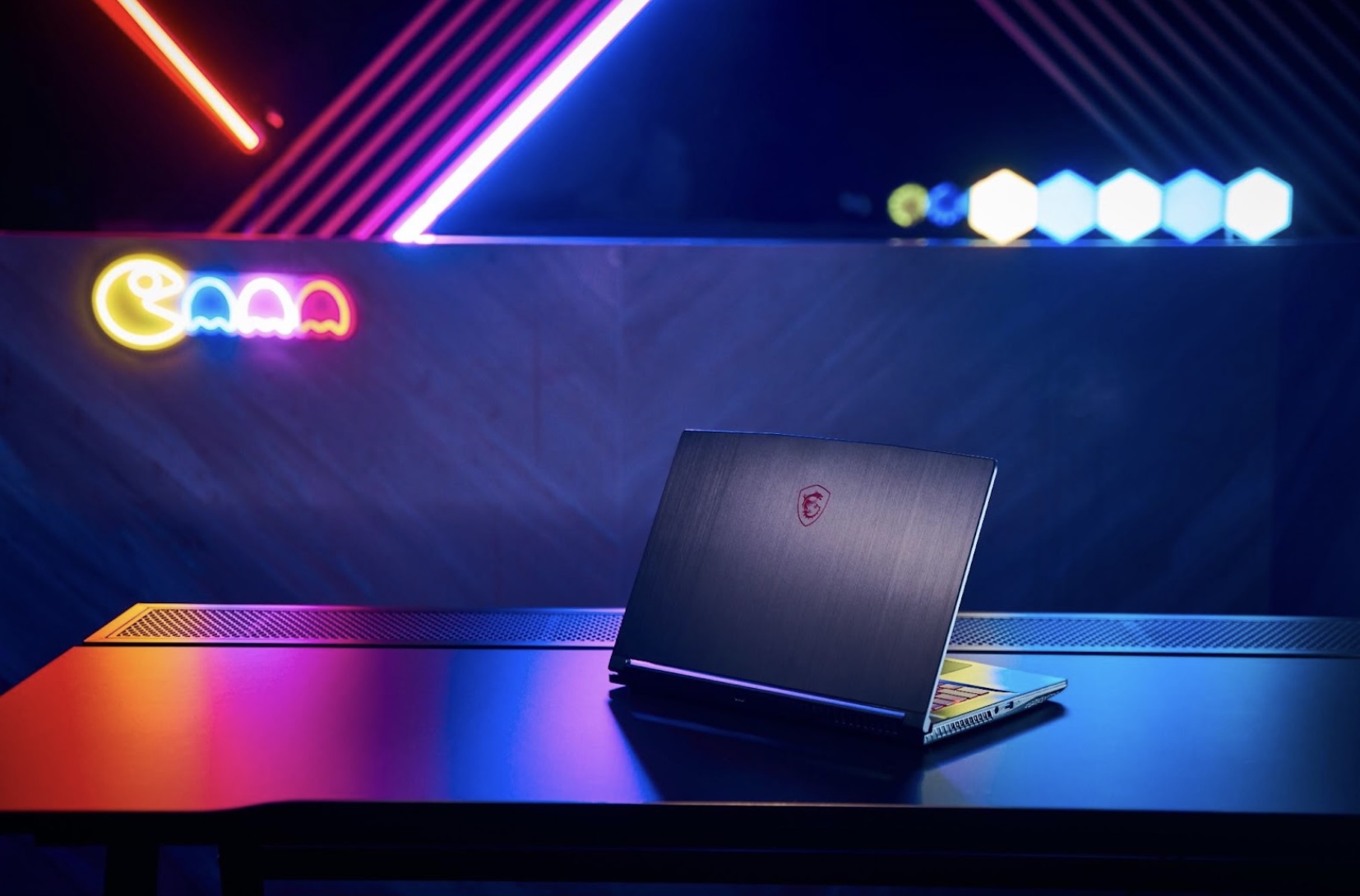 Đón mùa tựu trường sôi động cùng laptop MSI và Thế Giới Di Động