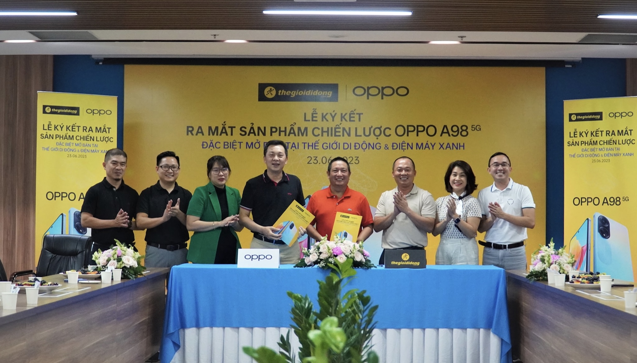 Hệ thống Thế Giới Di Động ký kết hợp tác chiến lược với OPPO, bán đặc biệt OPPO A98 sạc siêu nhanh lướt siêu mượt.