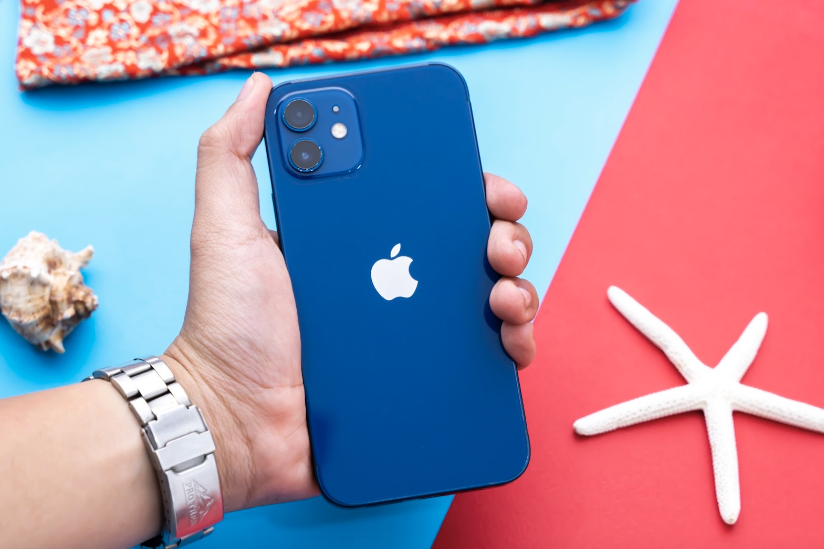 iPhone 12 đã qua sử dụng giá cuối chỉ còn từ 8,89 triệu đồng 