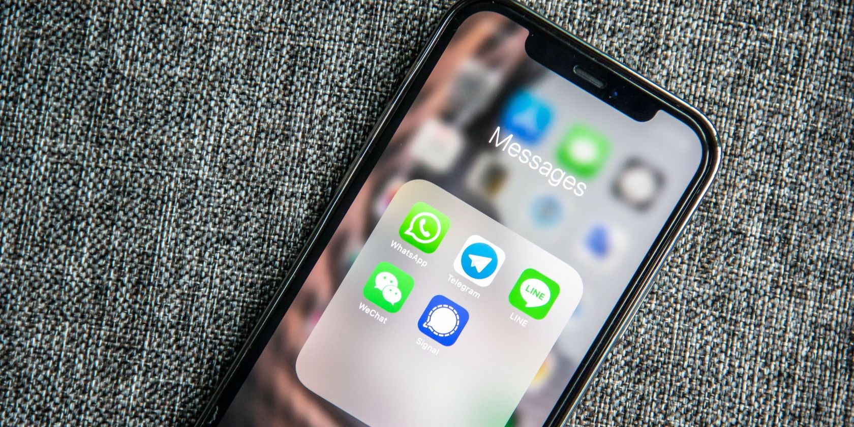 opening texting apps on smartphone