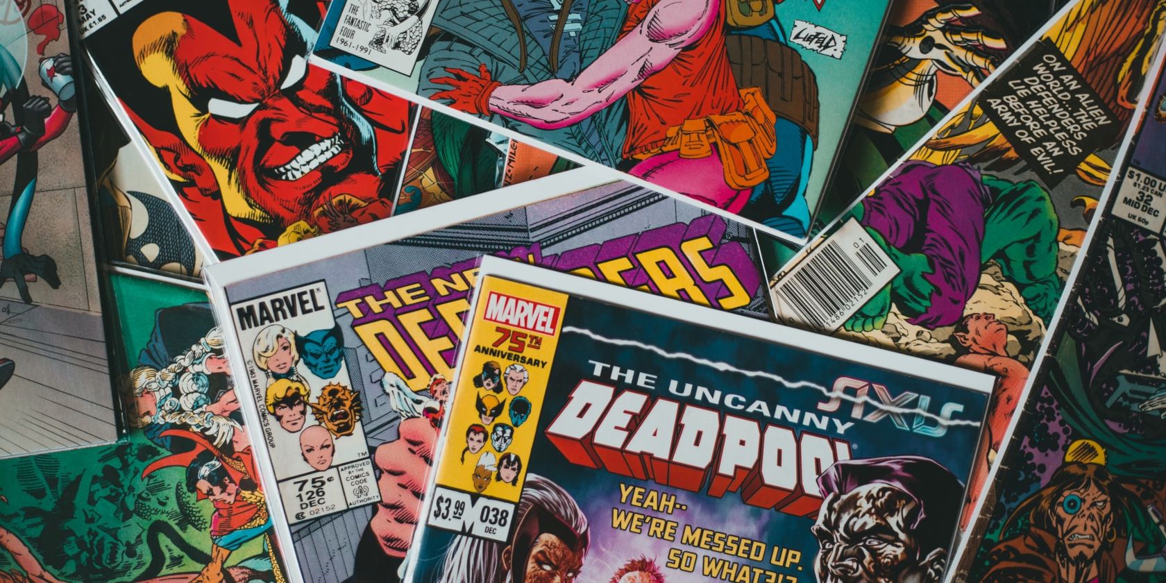 7 trang web tốt nhất để tải xuống và đọc truyện tranh Pile of Comic Books