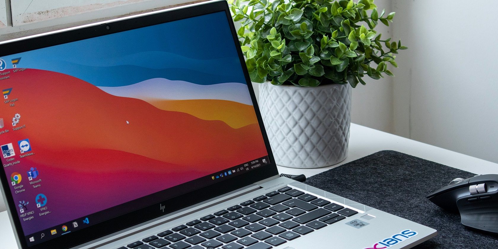 Chế độ chờ hiện đại của Windows là gì (và tại sao nó lại tệ?) A Windows 10 laptop