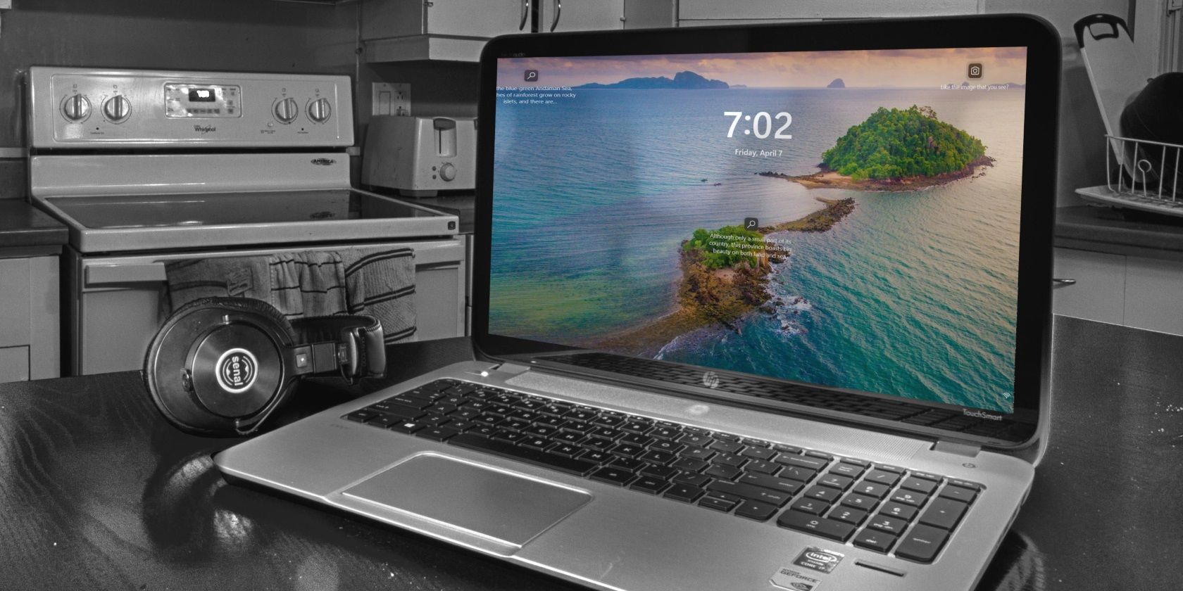 Cách khắc phục lỗi “Không thể thu thập thông tin” trên Công cụ thông tin hệ thống Windows Windows Laptop on a Kitchen Table