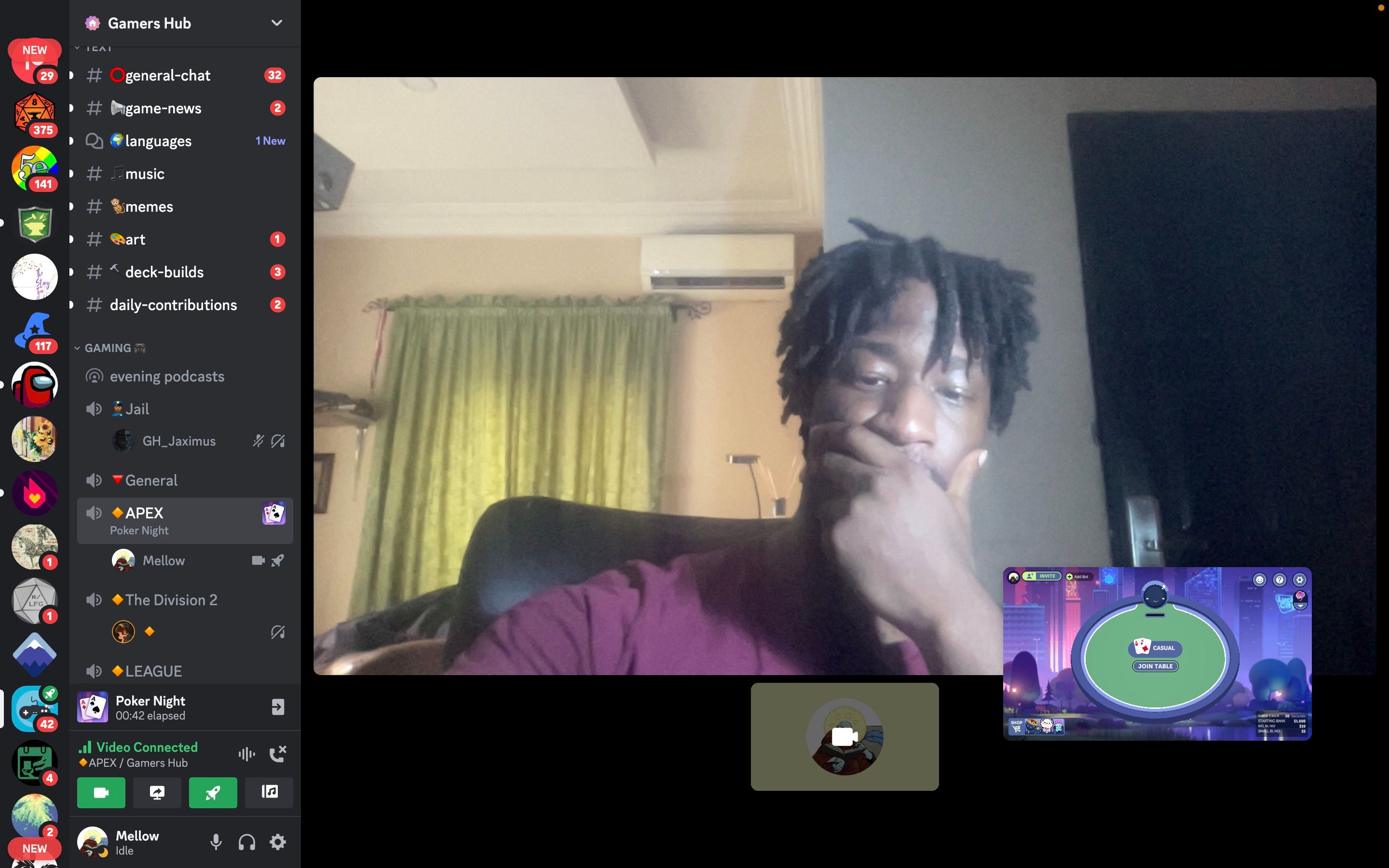 Cuộc gọi video trên Discord với Hoạt động Poker đang bật