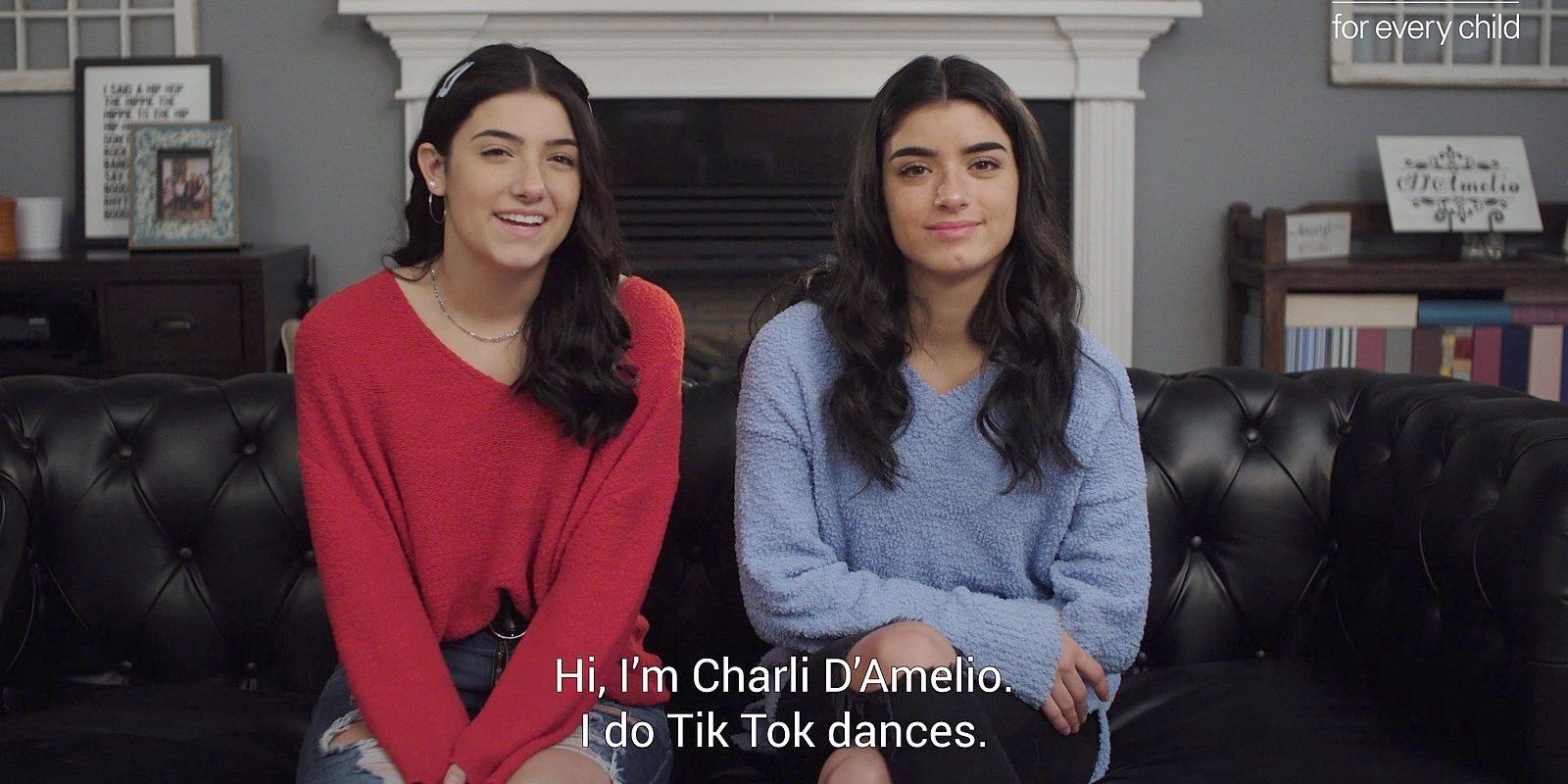 Charli và Dixie D'Amelio nói chuyện trong buổi phỏng vấn của Unicef