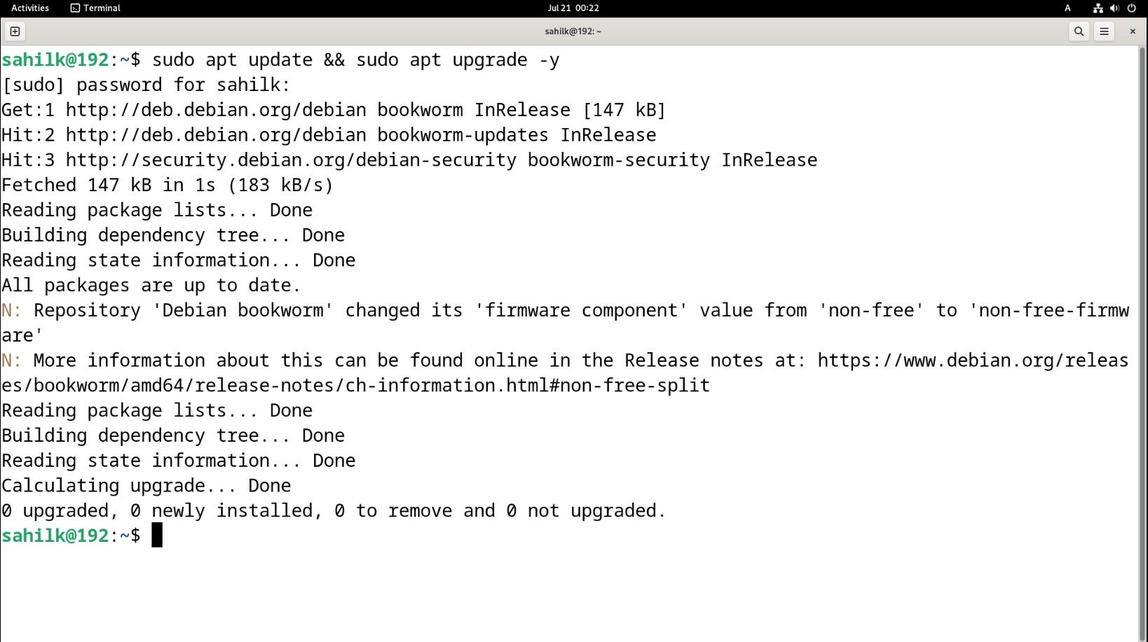 Giao diện đầu cuối Linux Debian hiển thị các lệnh cập nhật gói