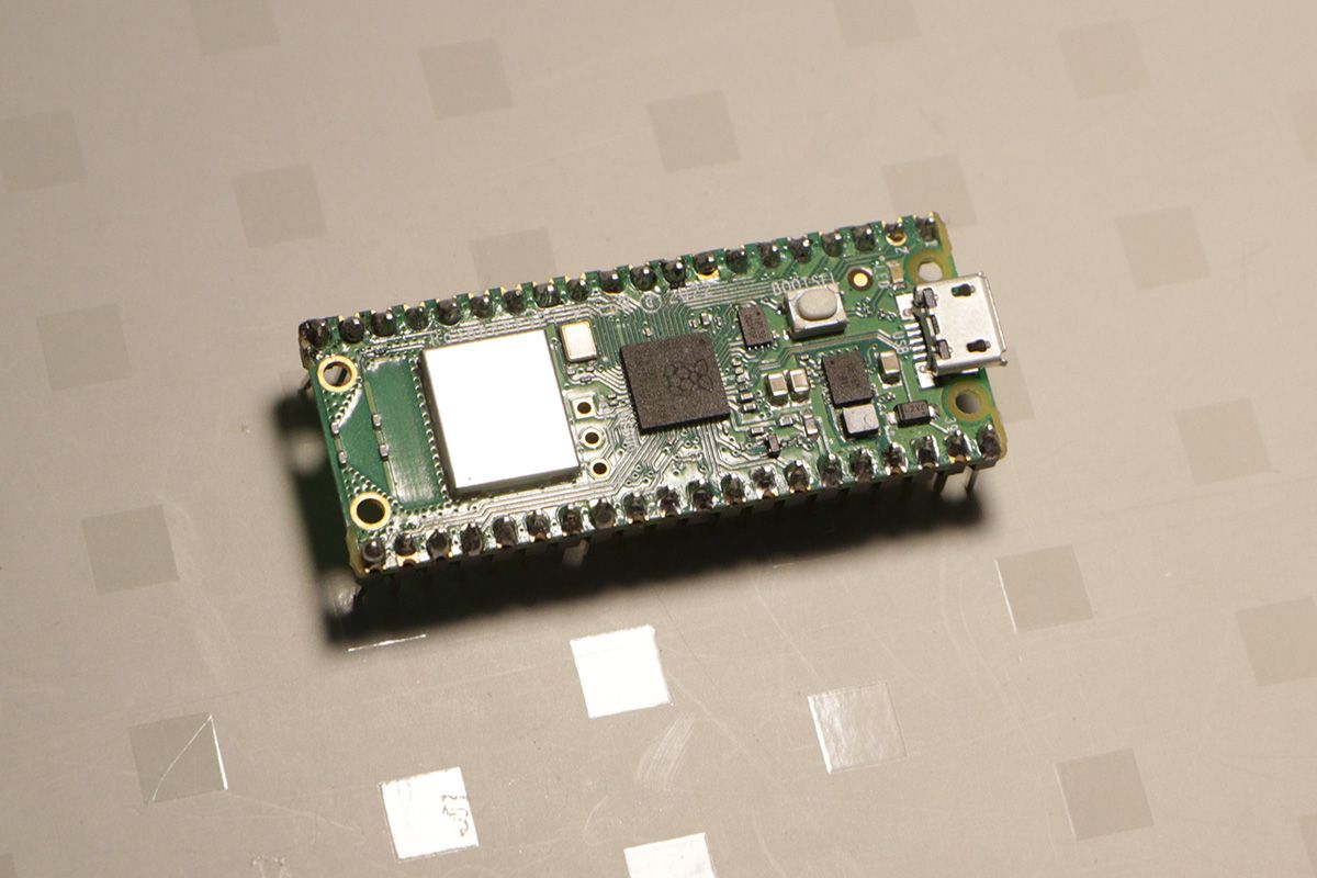 Raspberry Pi Pico W có tiêu đề