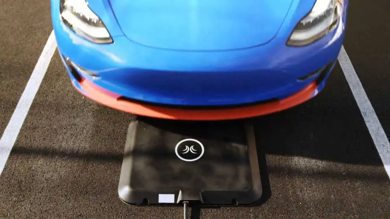 Tesla dự định "bắt tay" với hãng công nghệ sạc không dây