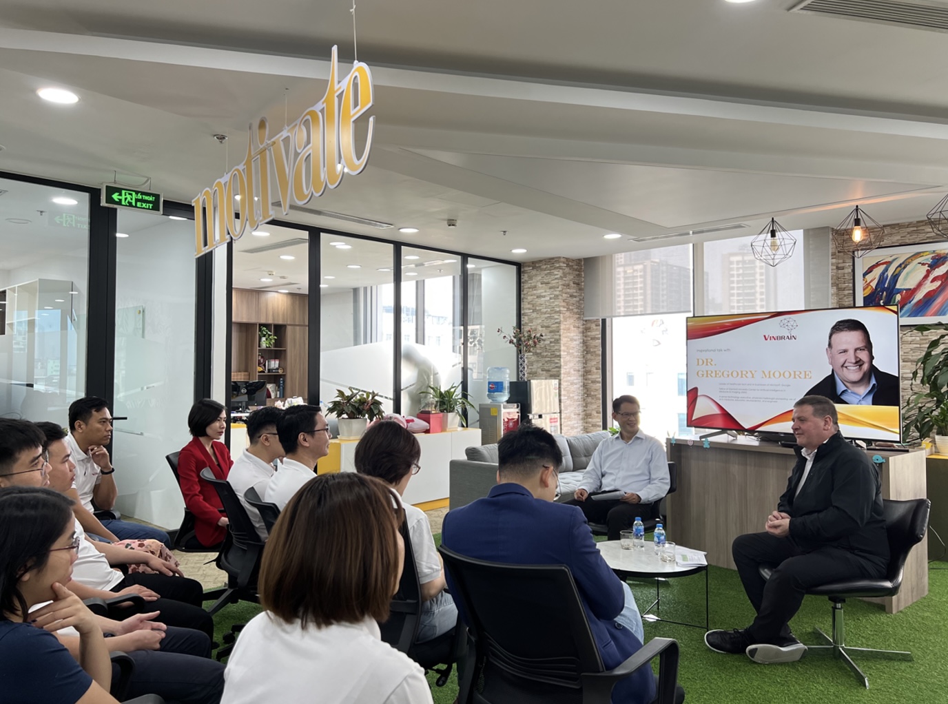 Tiến sĩ, Tiến sĩ Gregory Moore thăm trụ sở VinBrain tại Hà Nội tháng 3/2023