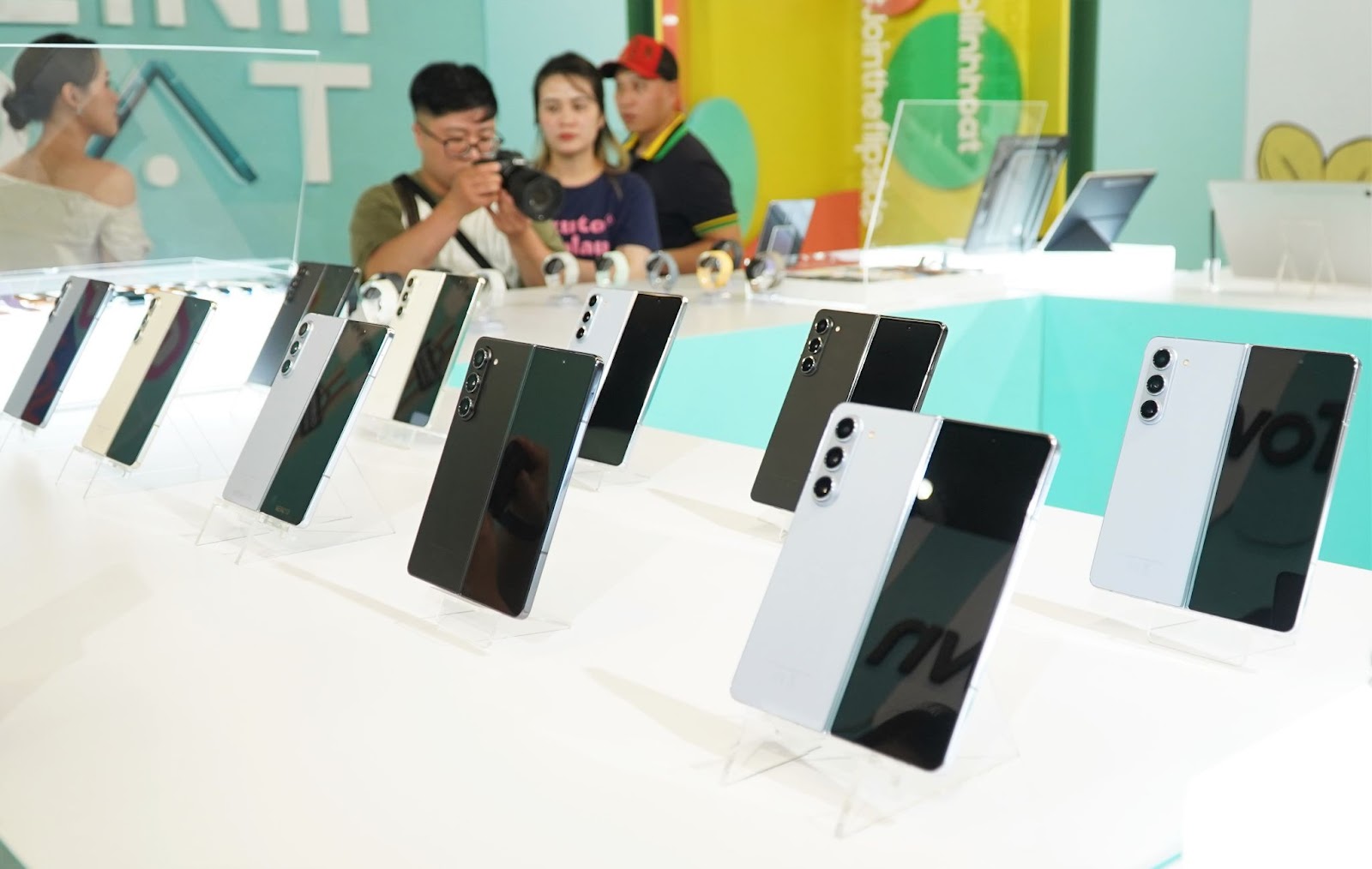 Di Động Việt nhận đặt trước Galaxy Z Fold5|Z Flip5 với nhiều ưu đãi TechTimes Vietnam Samsung chính thức ra mắt Galaxy Z Fold5|Z Flip5 tại sự kiện Galaxy Unpacked 2023