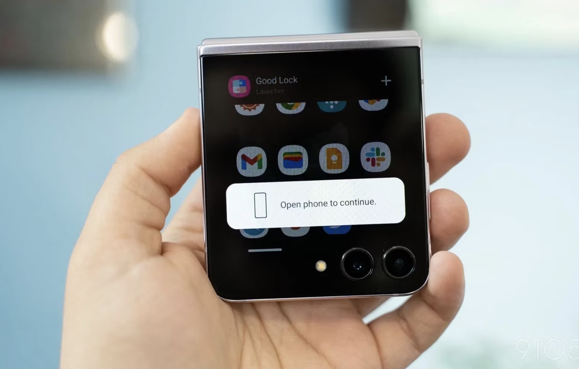 Màn hình ngoài Galaxy Z Flip5 không dùng được Google Wallet