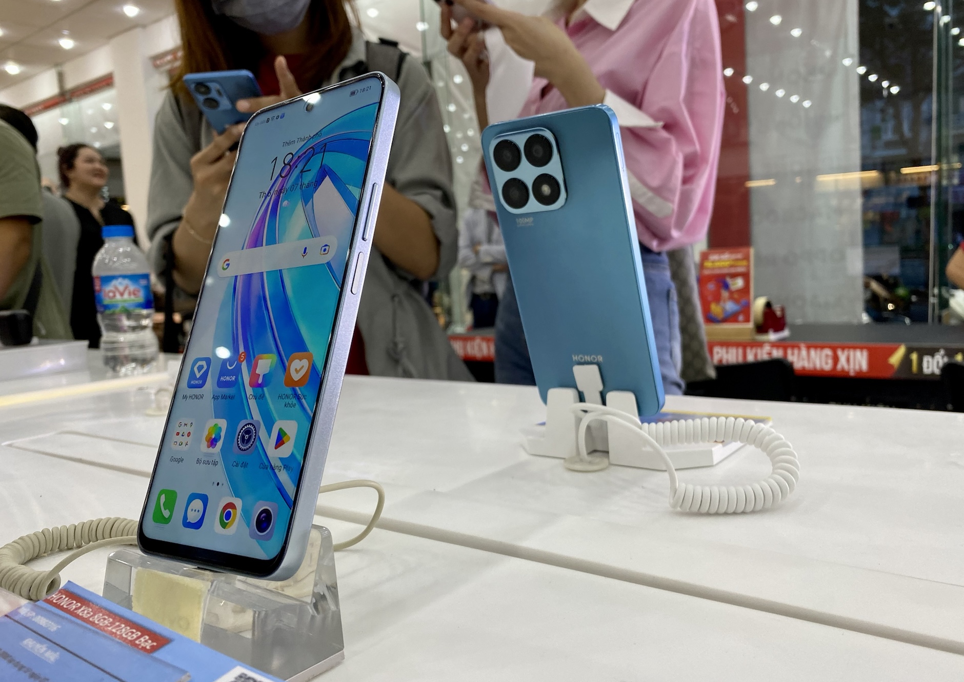 HONOR X8a gây ấn tượng với thiết kế sang trọng trong đợt mở bán đặc biệt.