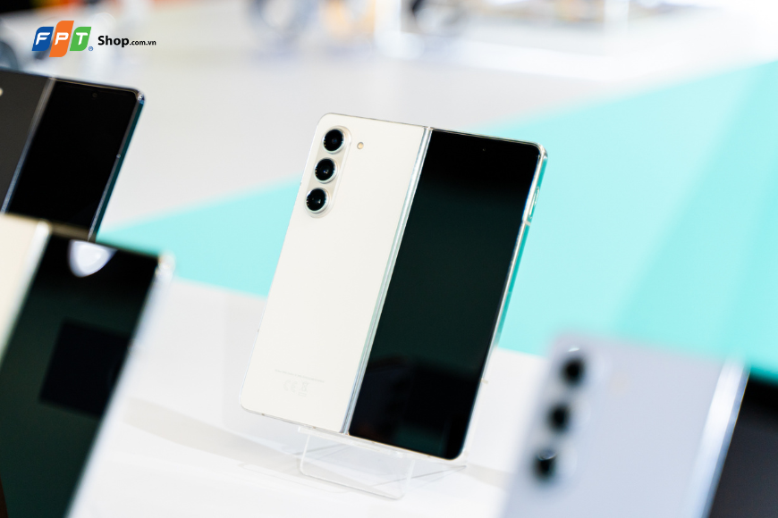 Đặt trước bộ đôi Galaxy Z Fold5 và Galaxy Z Flip5 để có cơ hội sở hữu Vespa Xanh Mint và nhiều ưu đãi hấp dẫn tại FPT Shop.