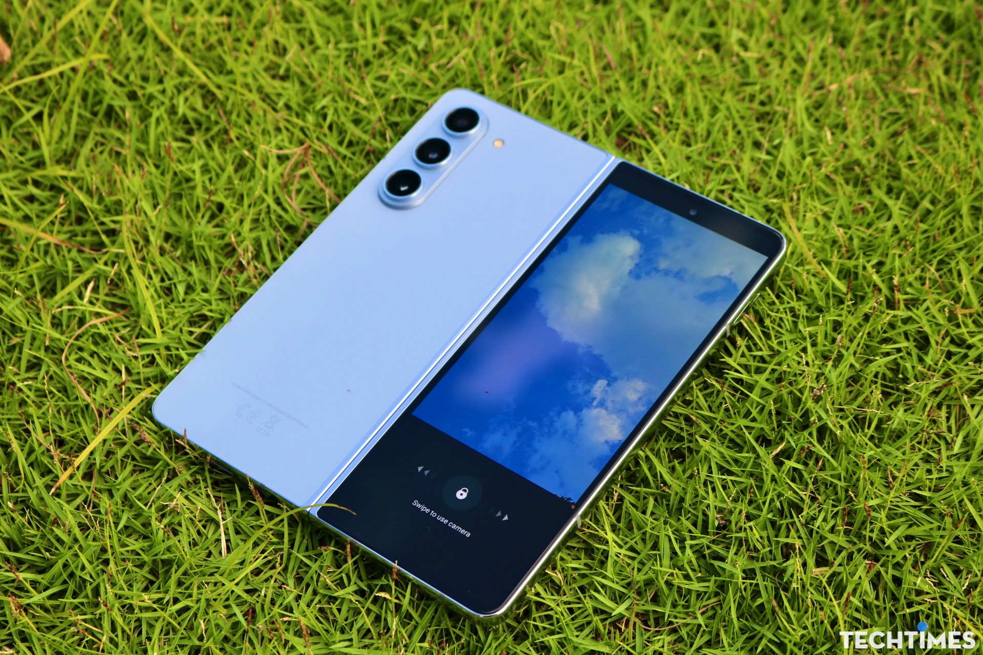 Đánh giá Galaxy Z Fold5: Vẫn là chiếc điện thoại gập tốt nhất! TechTimes Vietnam Màn hình ngoài có cảm giác lớn hơn khi sử dụng!