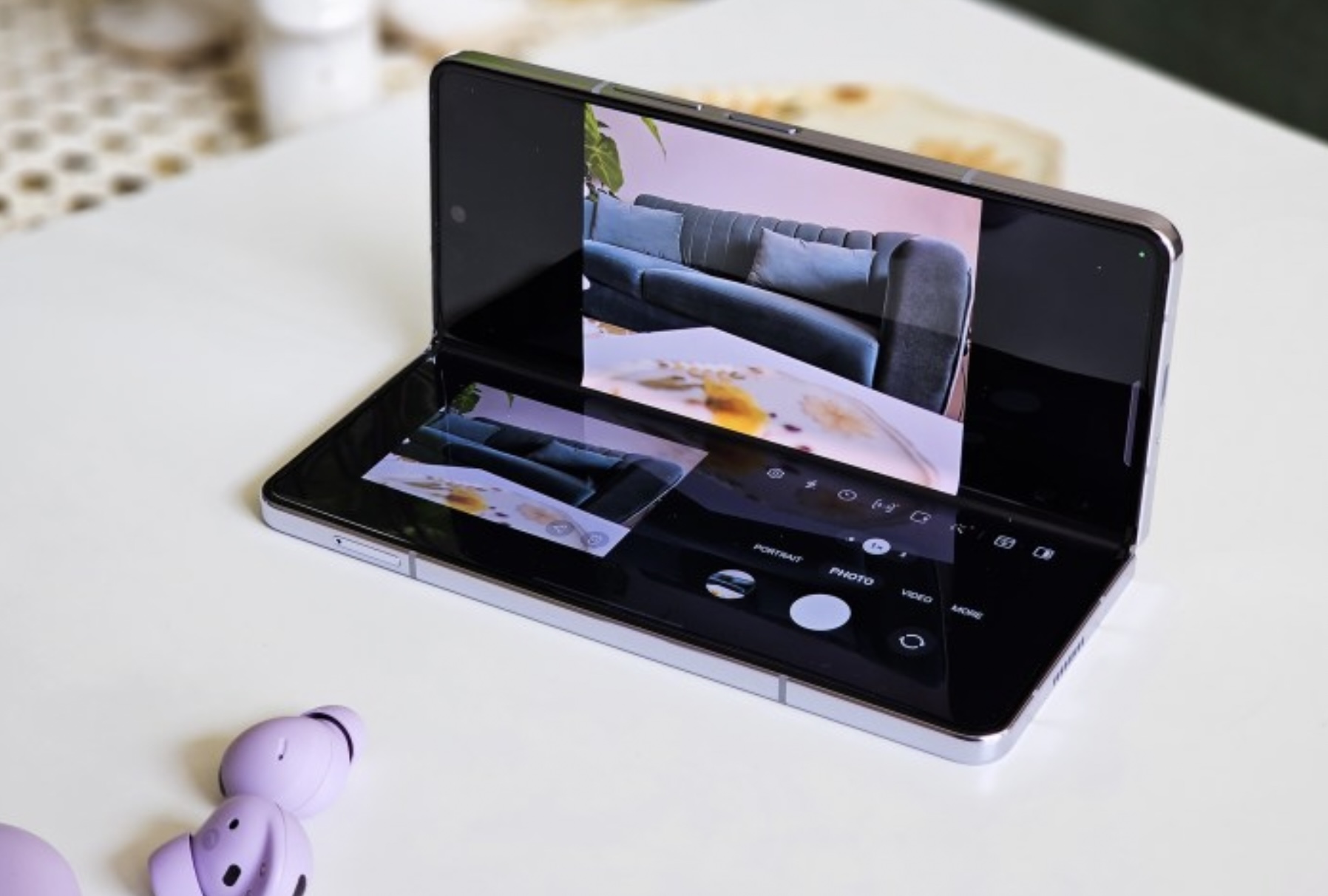 Đánh giá Galaxy Z Fold5: Vẫn là chiếc điện thoại gập tốt nhất! TechTimes Vietnam Màn hình hoạt động linh hoạt hơn với Flex Mode.