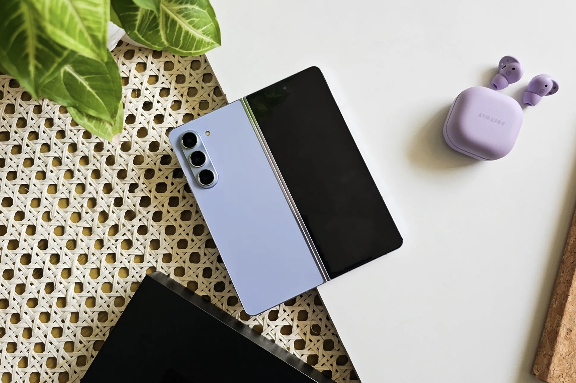 Đánh giá Galaxy Z Fold5: Vẫn là chiếc điện thoại gập tốt nhất! Đánh giá Galaxy Z Fold5: Vẫn là chiếc điện thoại gập tốt nhất!