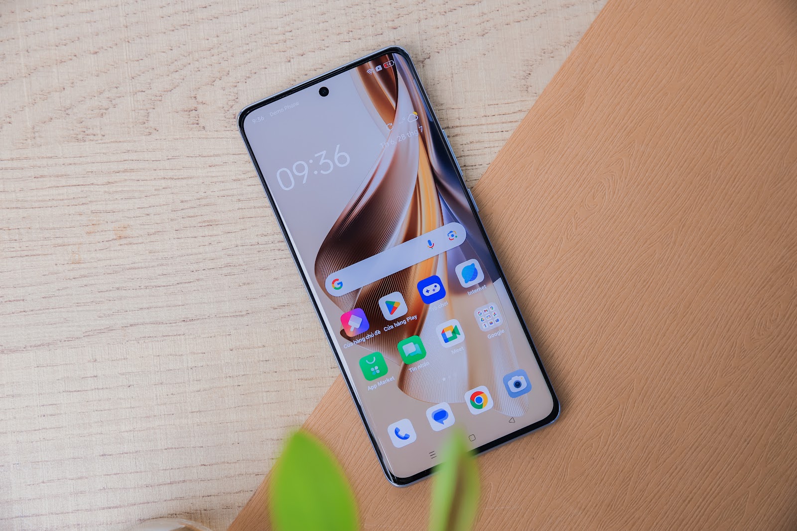 Từ nay đến ngày 11/8, người dùng đặt trước OPPO Reno10 5G tại Di Động Việt sẽ nhận được ngay bộ quà tặng hấp dẫn trị giá đến 3,5 triệu đồng, cùng ưu đãi trả góp 0% lãi suất, dùng thử 7 ngày miễn phí. 