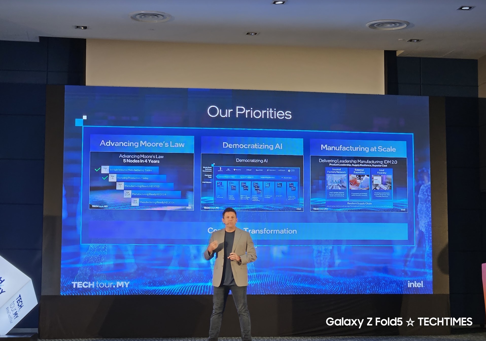 Các ưu tiên của Intel hiện nay là cải tiến định luật Moore, trí tuệ nhân tạo nhân văn và sản xuất theo quy mô.