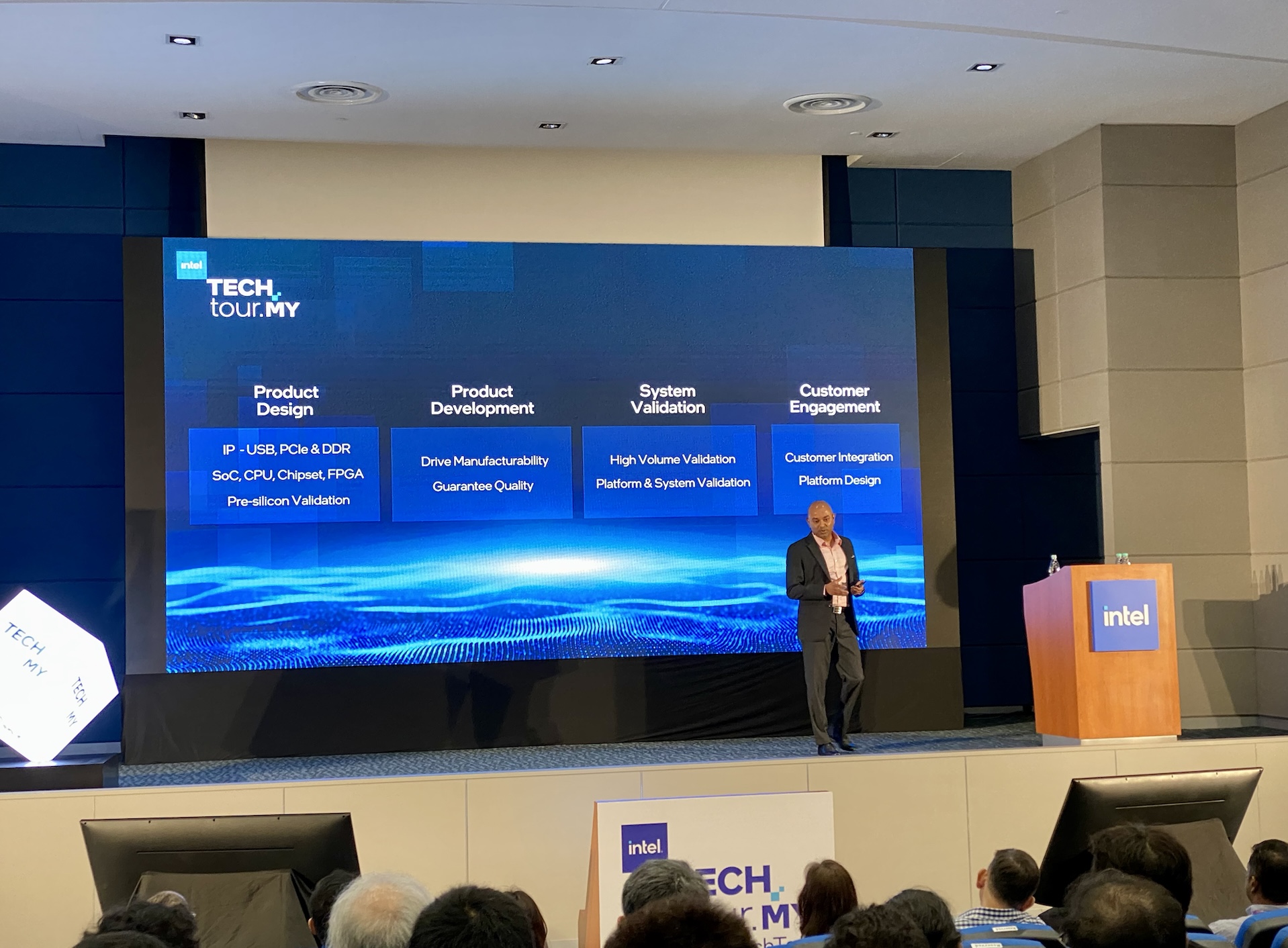 Ông Suresh Kumar Peravala, Phó Chủ tịch Trụ sở Kinh doanh Kỹ thuật Thiết kế Intel kiêm Giám đốc Trung tâm Thiết kế Malaysia