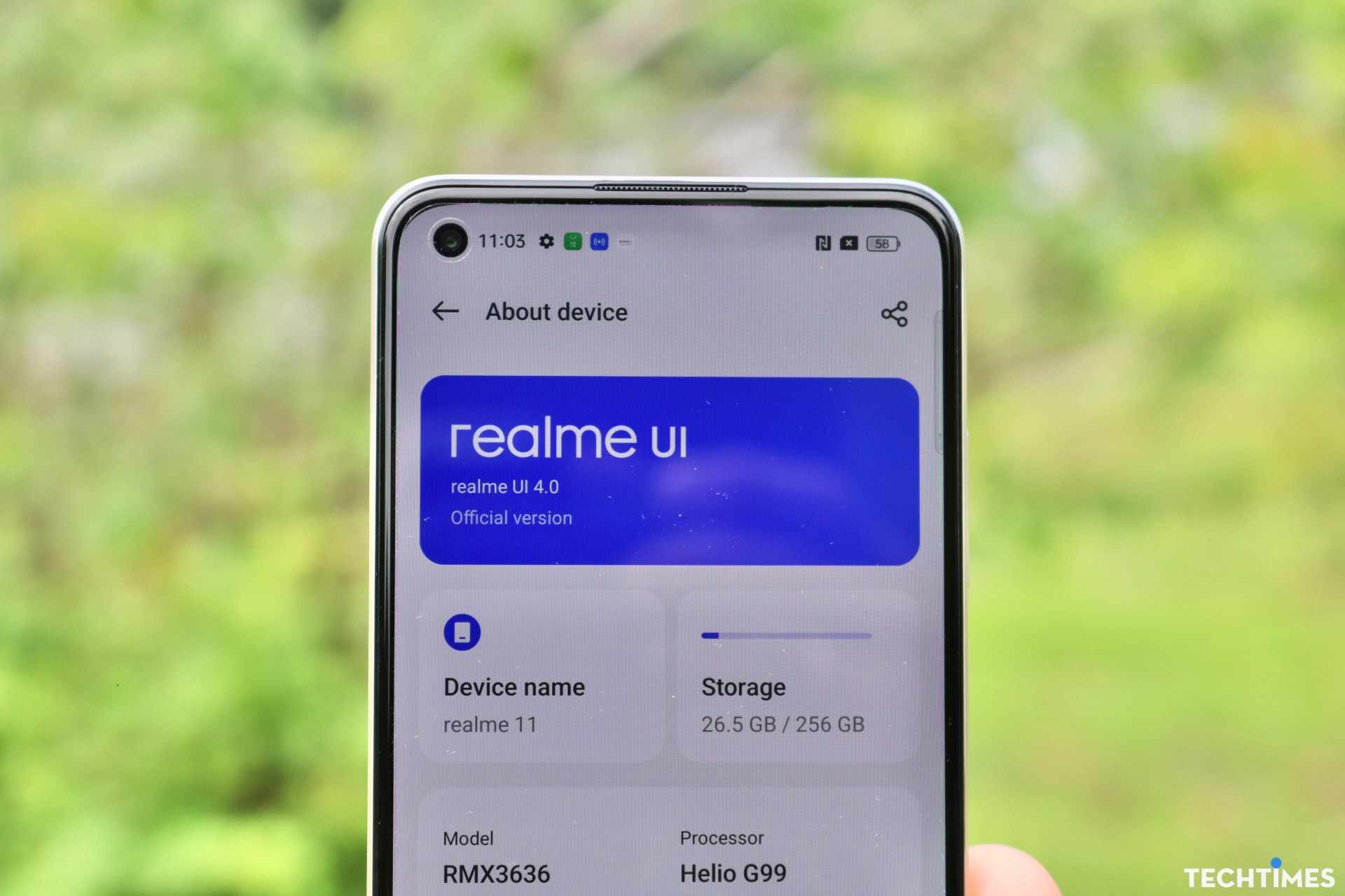 Máy được cài sẵn realme UI.