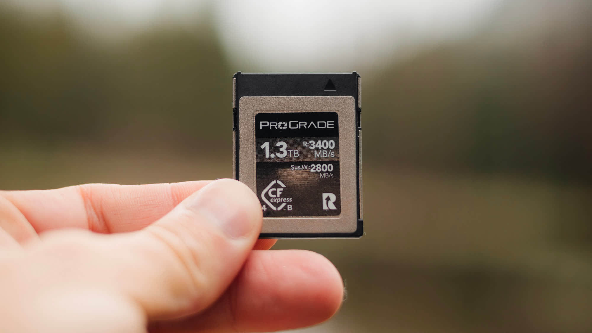 ProGrade ra mắt thẻ nhớ CFexpress 4.0 Type B 1,3TB với tốc độ đọc/ghi siêu nhanh ProGrade unveils 1.3TB CFexpress 4.0 Type B memory card with super-fast read/write speeds