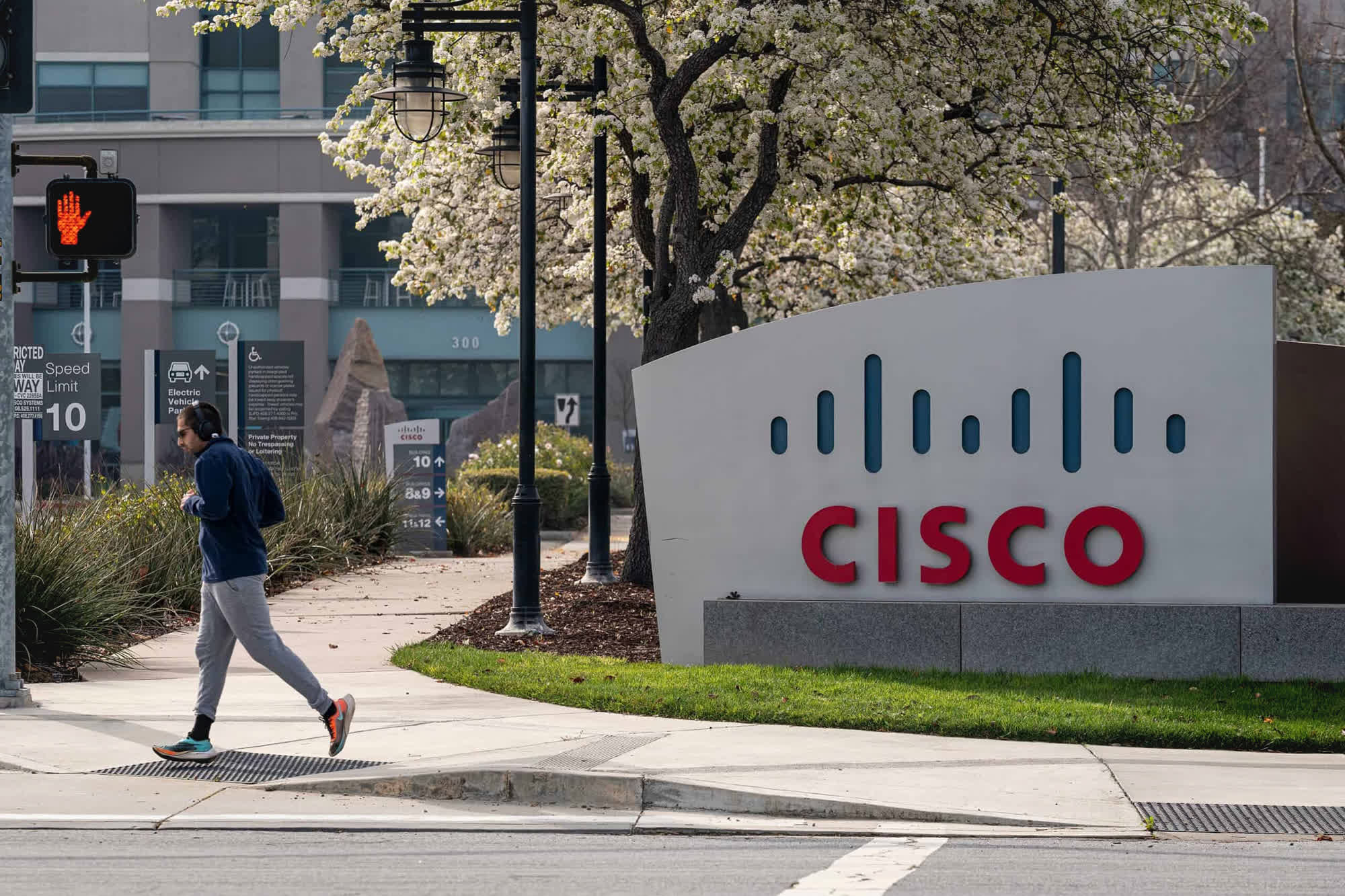 Cisco mua lại chuyên gia an ninh mạng Splunk với giá 28 tỷ USD Cisco to acquire cybersecurity specialist Splunk for $28 billion