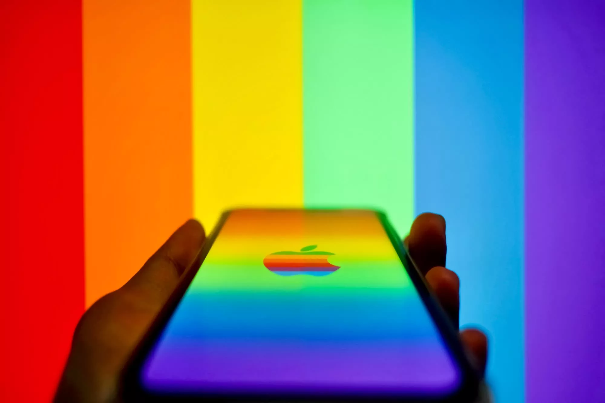 Apple thêm hình mờ ẩn vào hộp iPhone 15 để xác minh tính xác thực Apple adds hidden watermarks to iPhone 15 boxes to verify authenticity