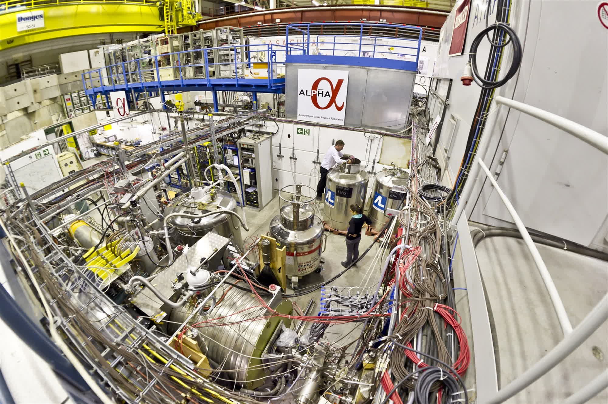 Thí nghiệm CERN xác nhận lực hấp dẫn cũng ảnh hưởng đến phản vật chất CERN experiment confirms gravity affects antimatter, too