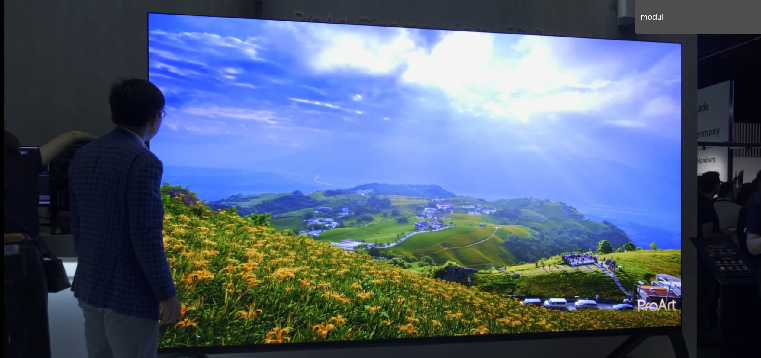 Vincent Teoh của HDTVTest đã báo cáo về màn hình ProArt Cinema PQ07 từ sự kiện IBC ở Amsterdam, tiết lộ một số thông số kỹ thuật và giá cả của nó.