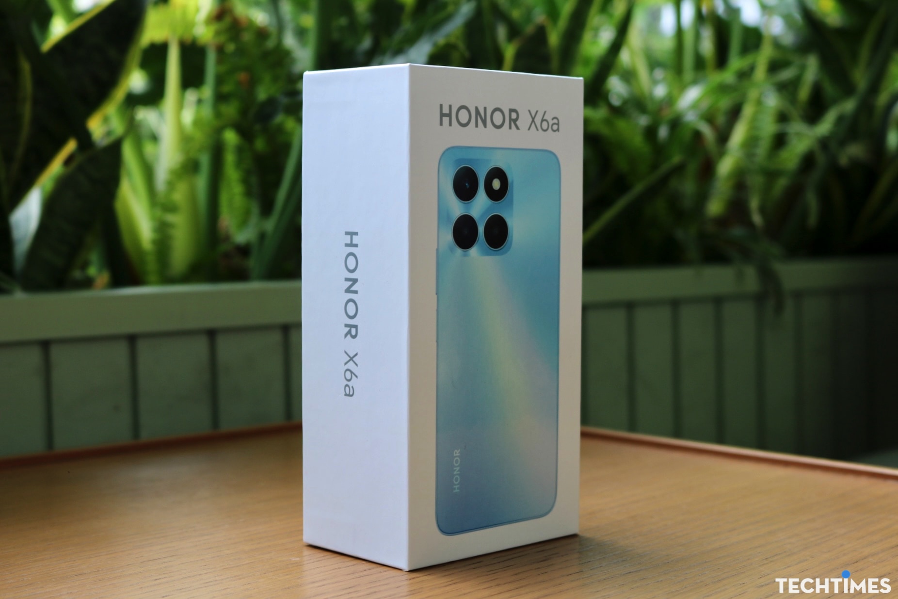 Đánh giá nhanh HONOR X6a: Ấn tượng ở phân khúc smartphone bình dân TechTimes Vietnam Kiểu đóng hộp vẫn giữ phong cách của các sản phẩm HONOR và đầy đủ phụ kiện, cáp sạc.