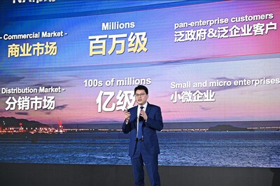 Bob Chen, Phó Chủ tịch Huawei Enterprise BG kiêm Chủ tịch Kinh doanh Thương mại & Phân phối, đã có bài phát biểu khai mạc tại hội nghị.
