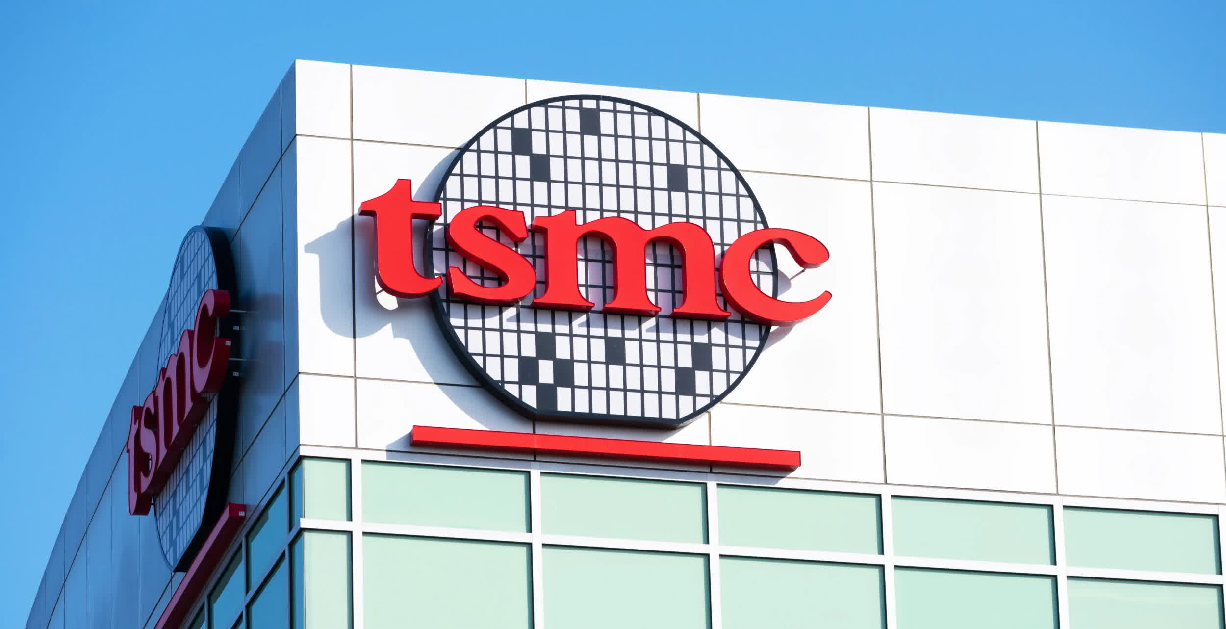 TSMC cảnh báo bộ tăng tốc GPU AI sẽ thiếu hụt trong hai năm nữa TechTimes Vietnam Chủ tịch TSMC Mark Liu cho biết việc thiếu hụt bộ tăng tốc AI không phải do thiếu chip AI do Nvidia thiết kế.